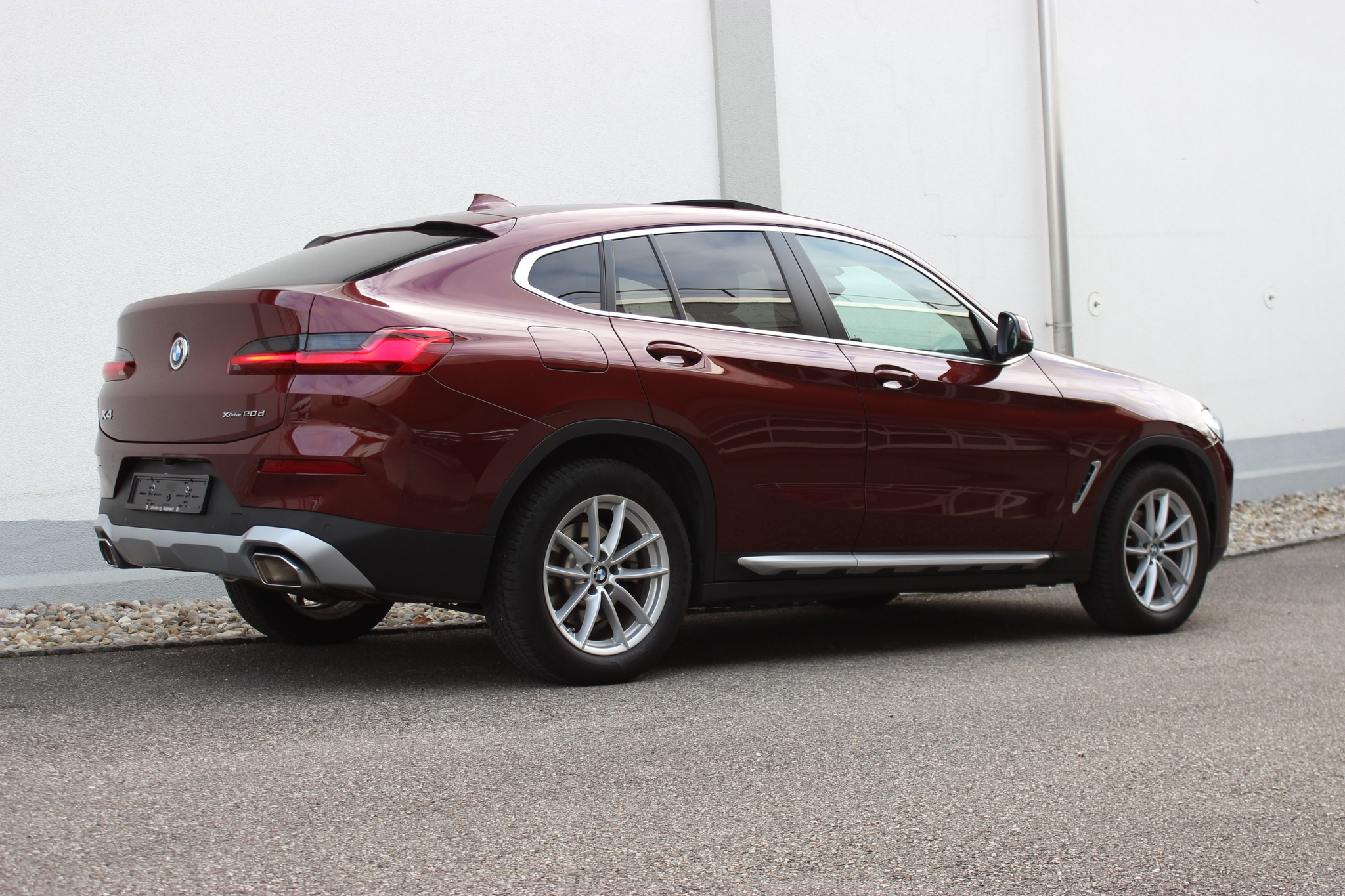 listing desktop thumbnail image 2