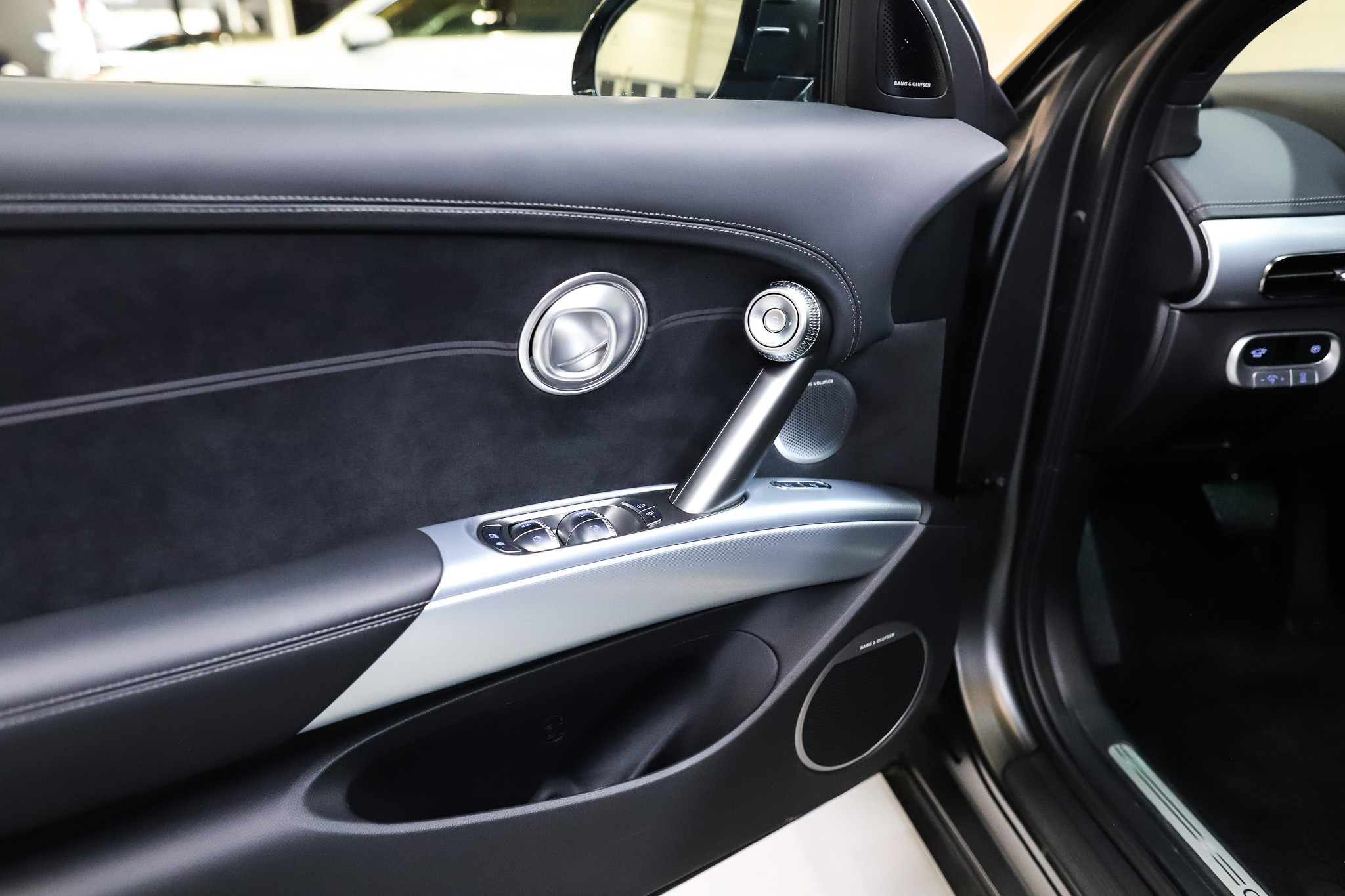 listing desktop thumbnail image 7