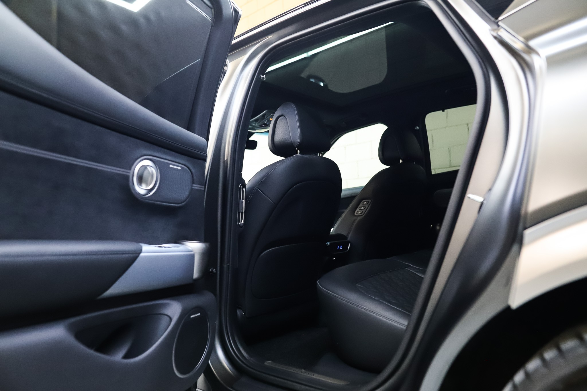 listing desktop thumbnail image 10