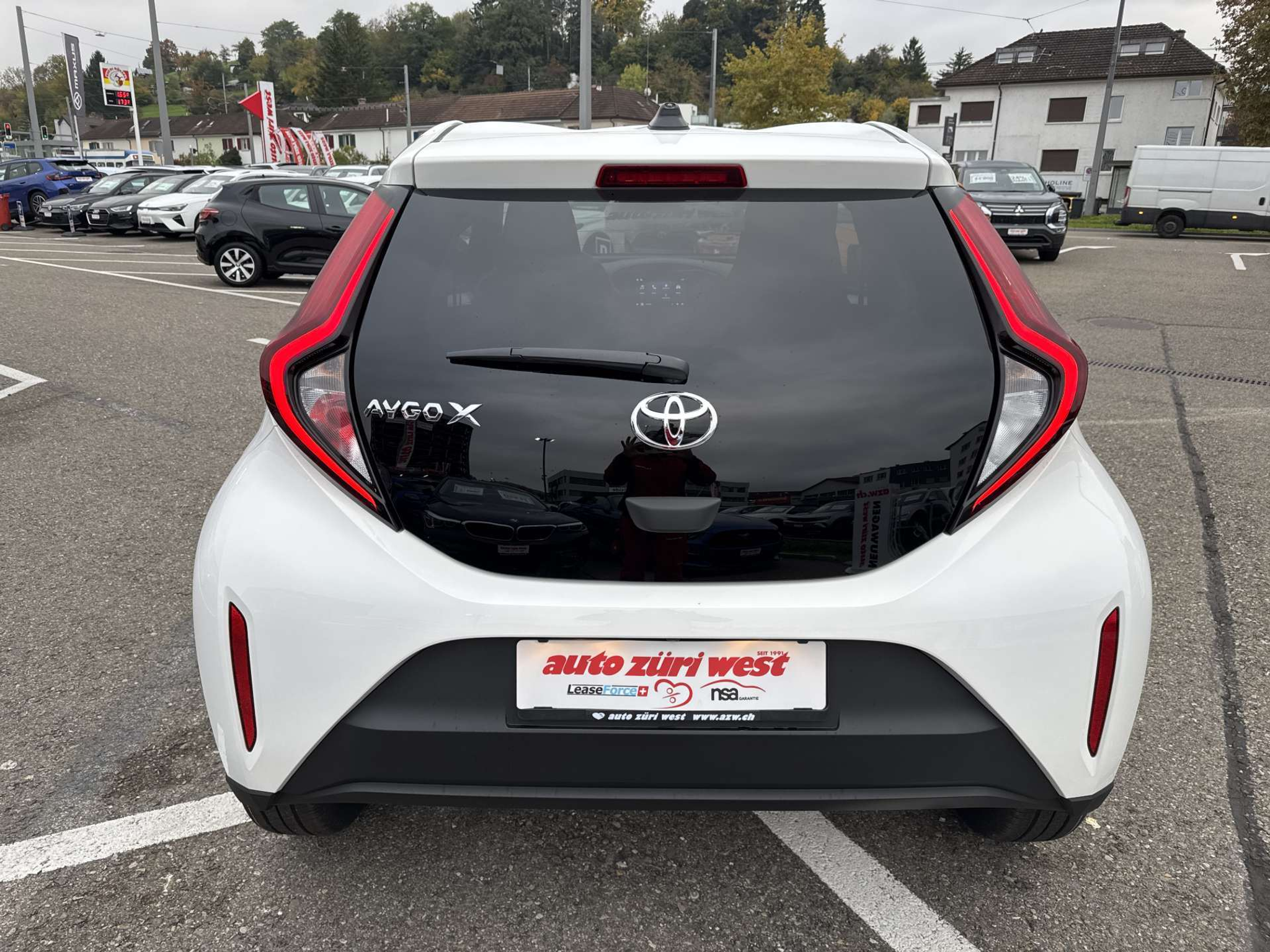 listing desktop thumbnail image 14