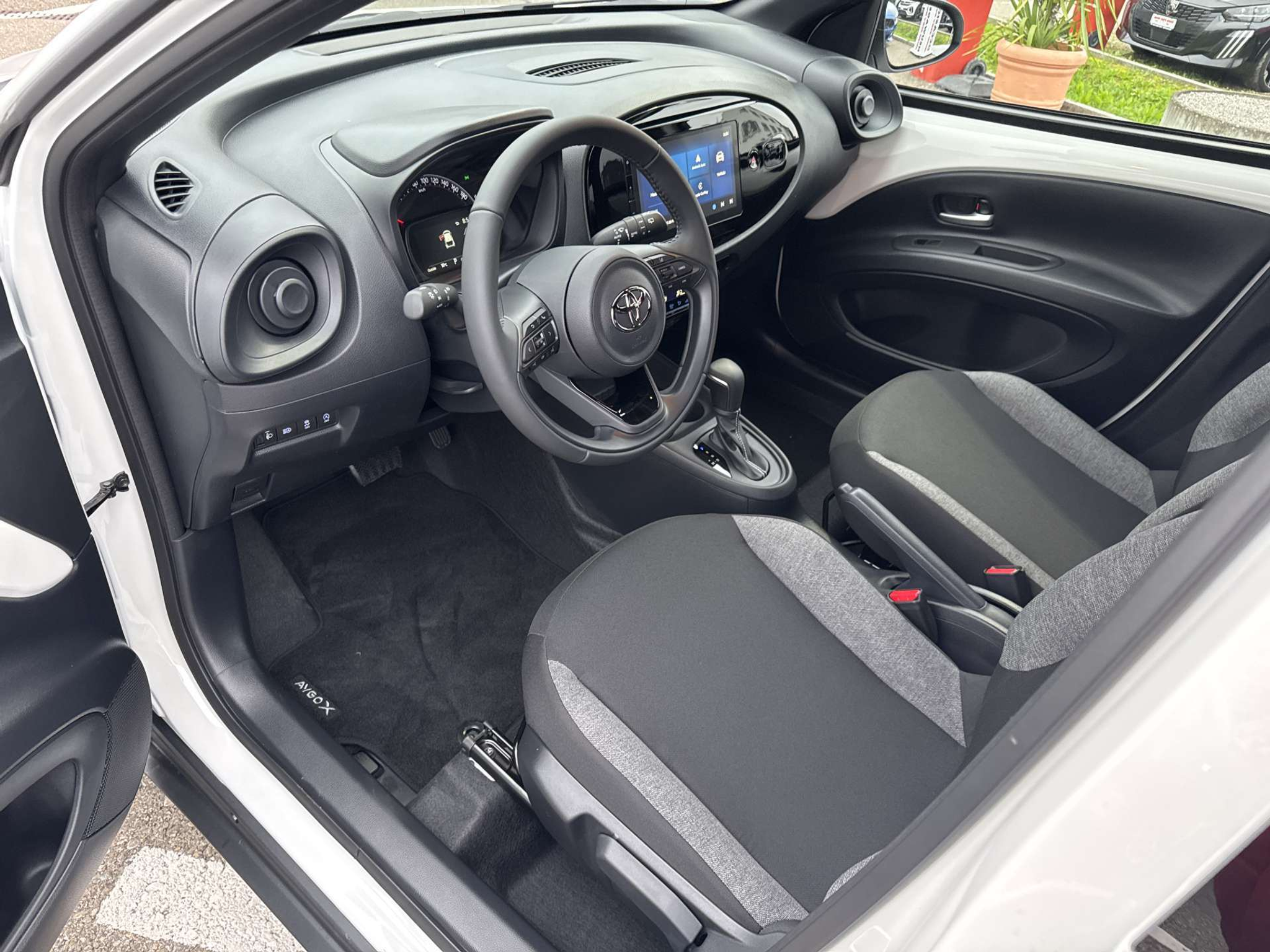 listing desktop thumbnail image 5