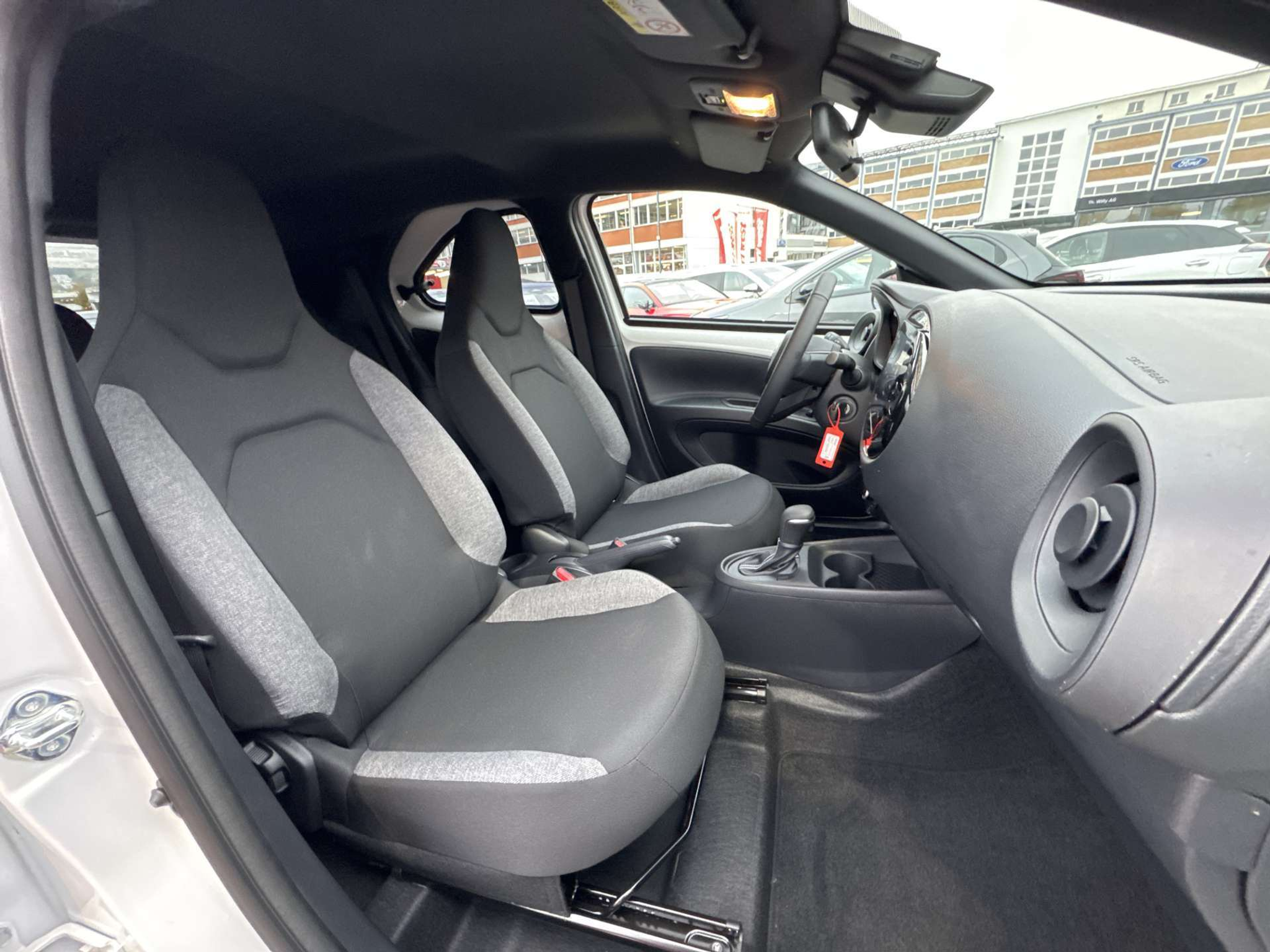 listing desktop thumbnail image 12