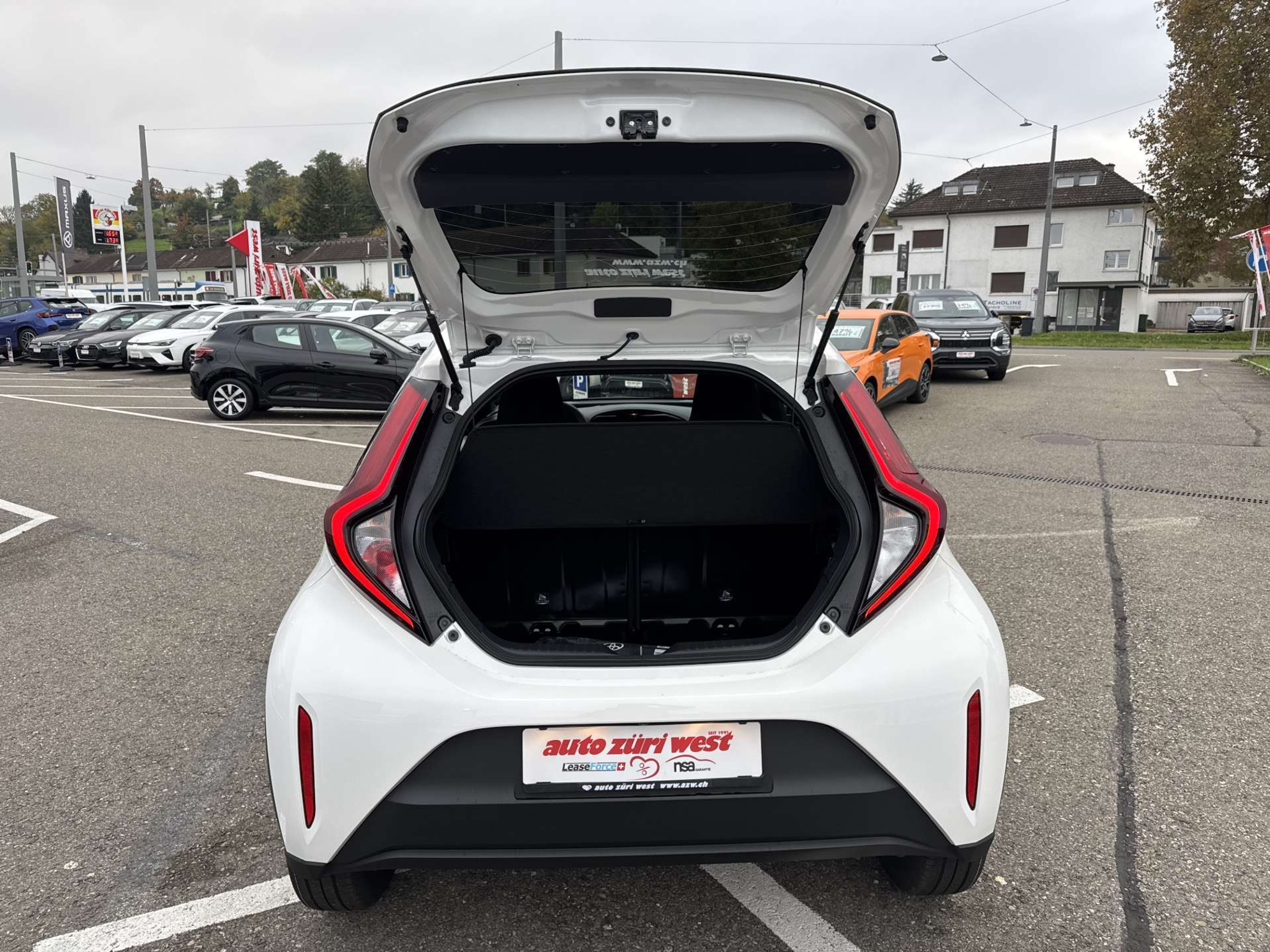 listing desktop thumbnail image 7