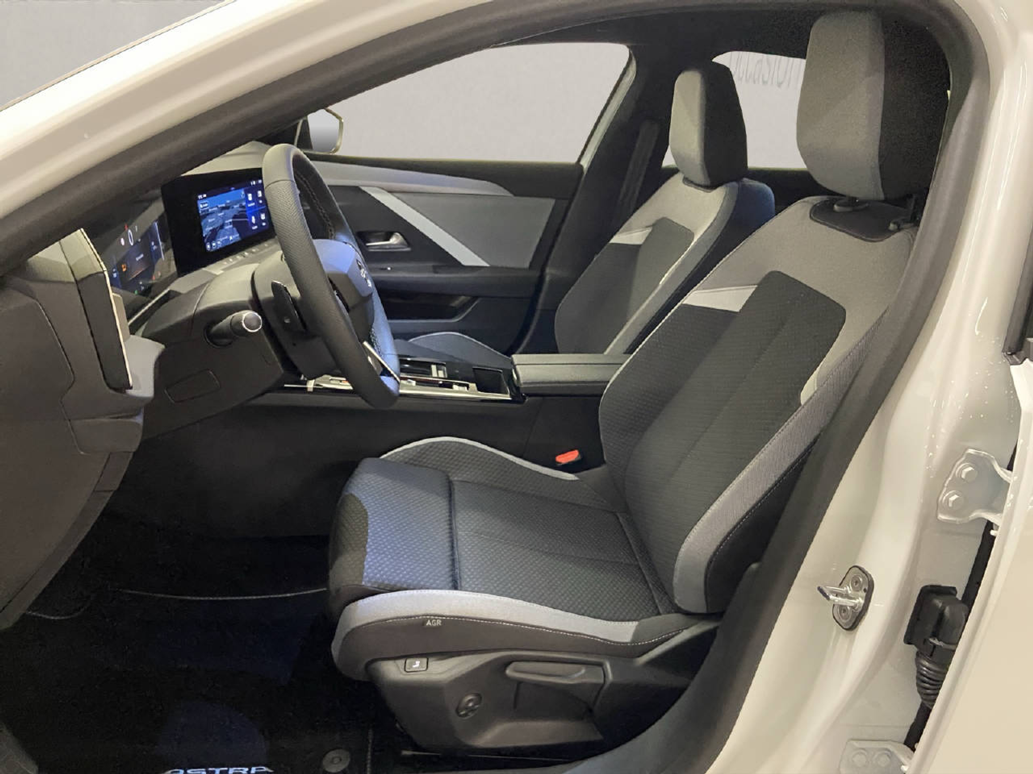 listing desktop thumbnail image 4