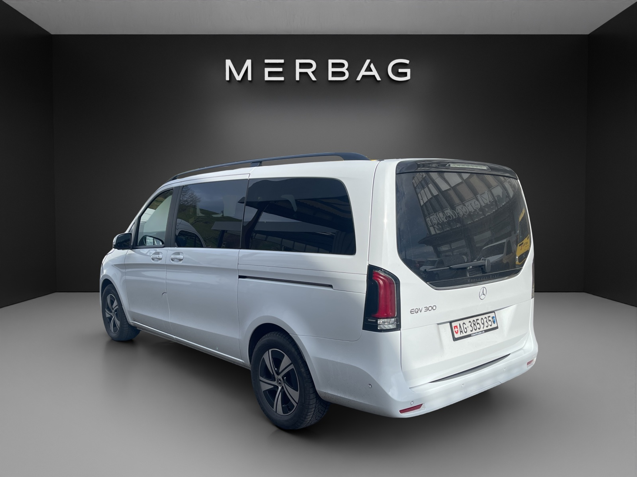 listing desktop thumbnail image 3