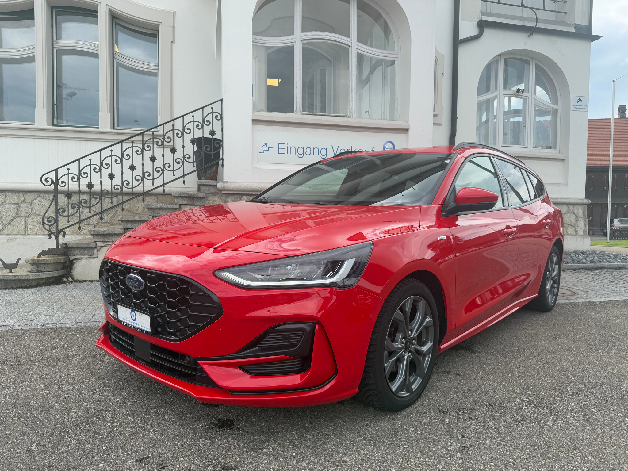 listing desktop thumbnail image 1