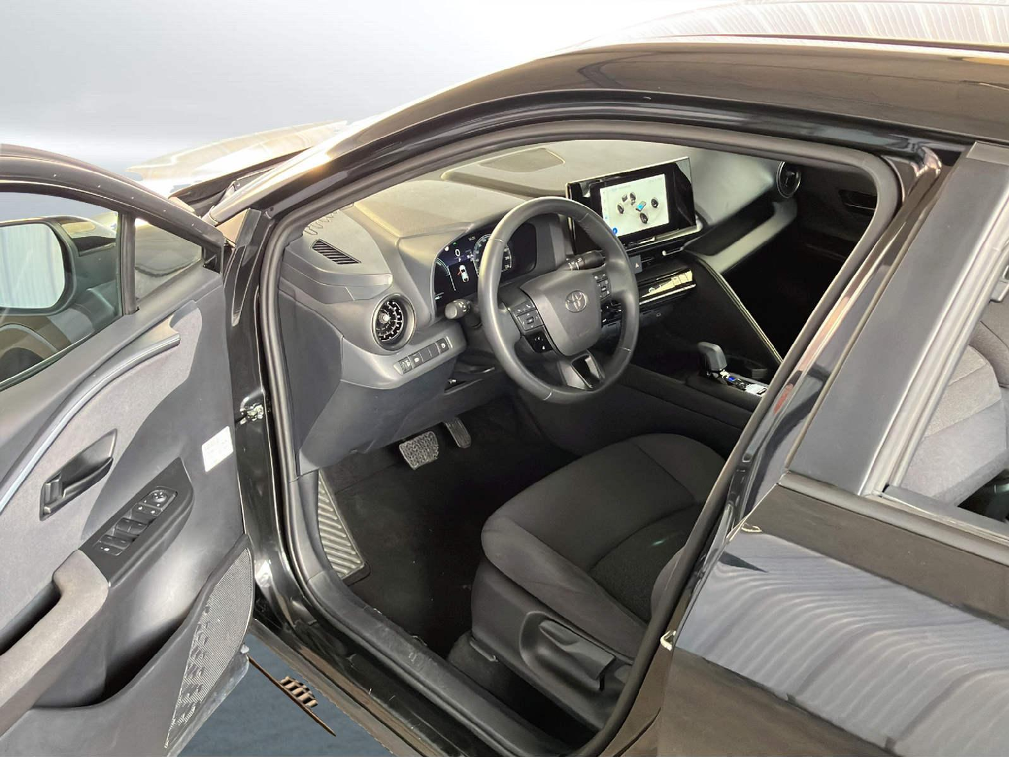 listing desktop thumbnail image 3