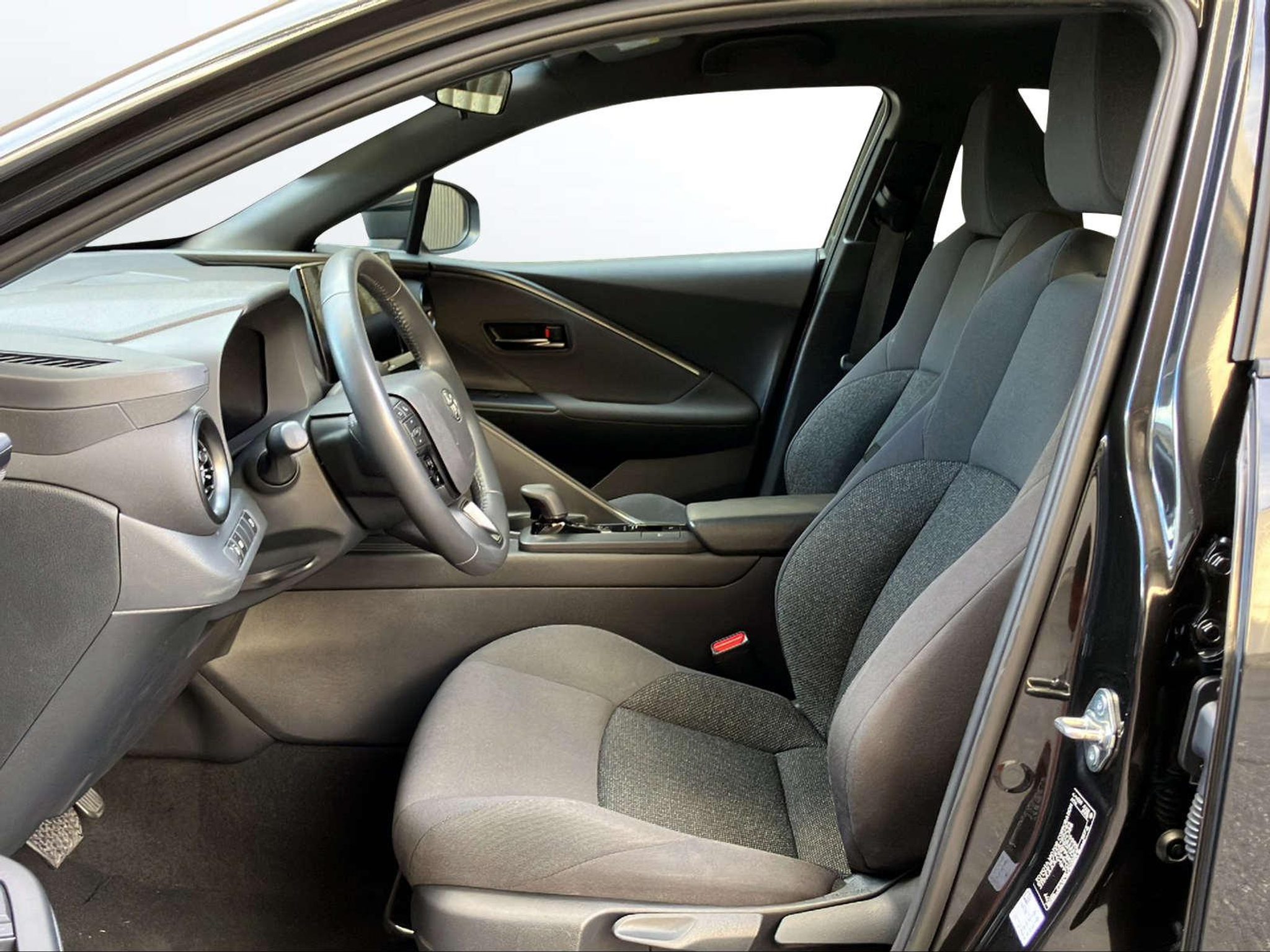 listing desktop thumbnail image 4