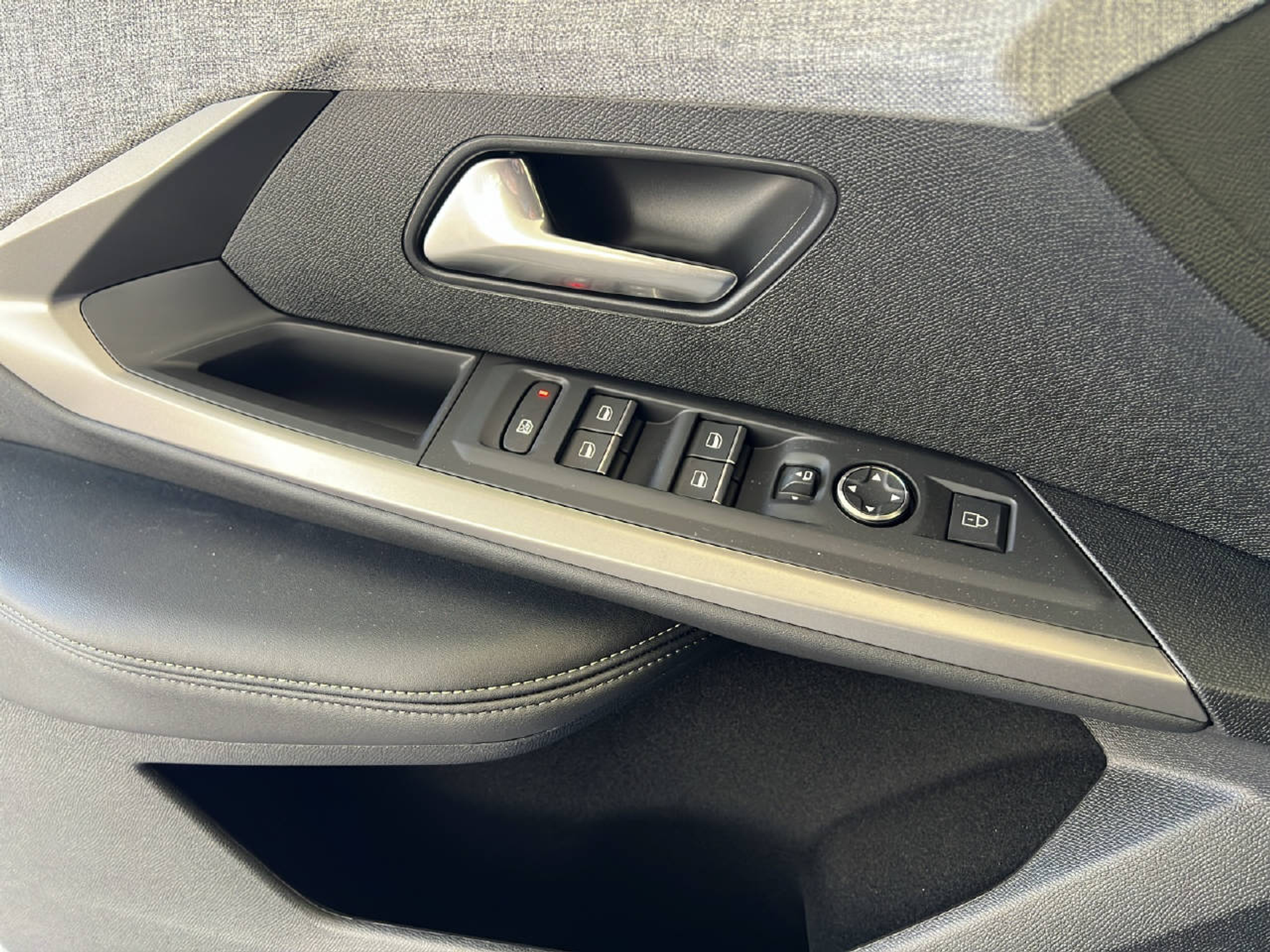 listing desktop thumbnail image 18