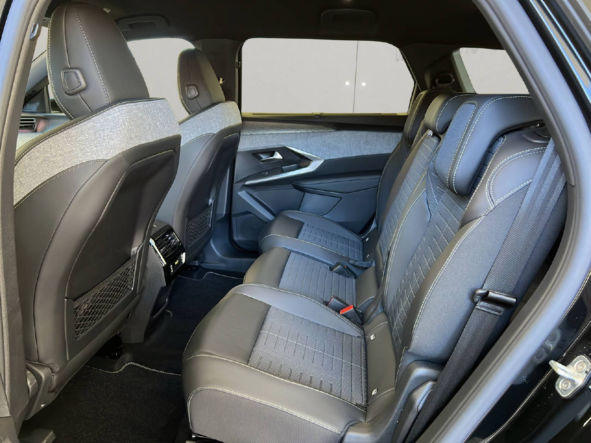 listing desktop thumbnail image 20