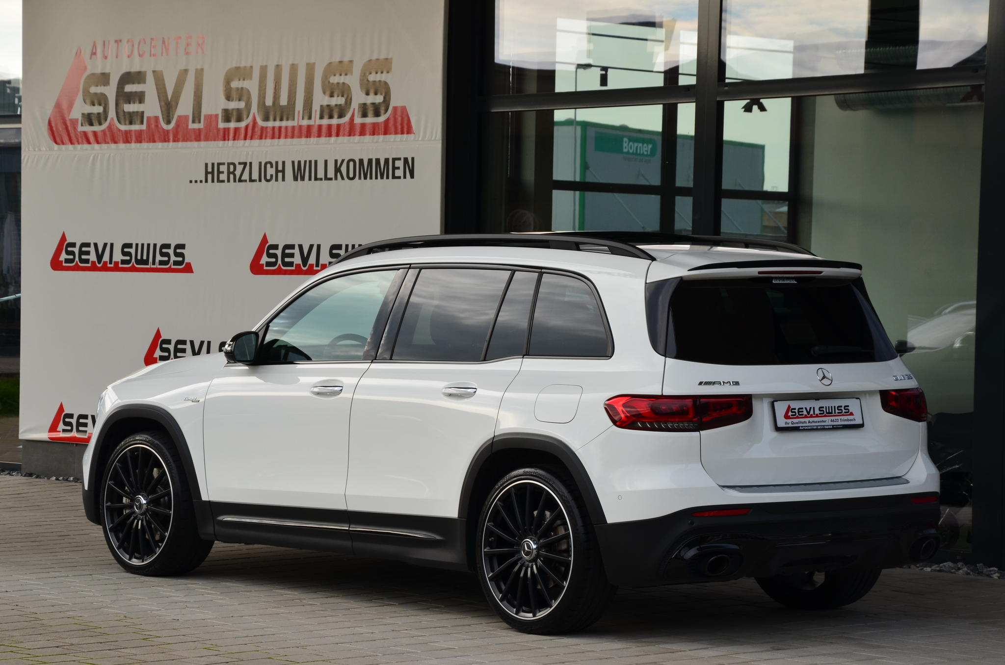 listing desktop thumbnail image 4