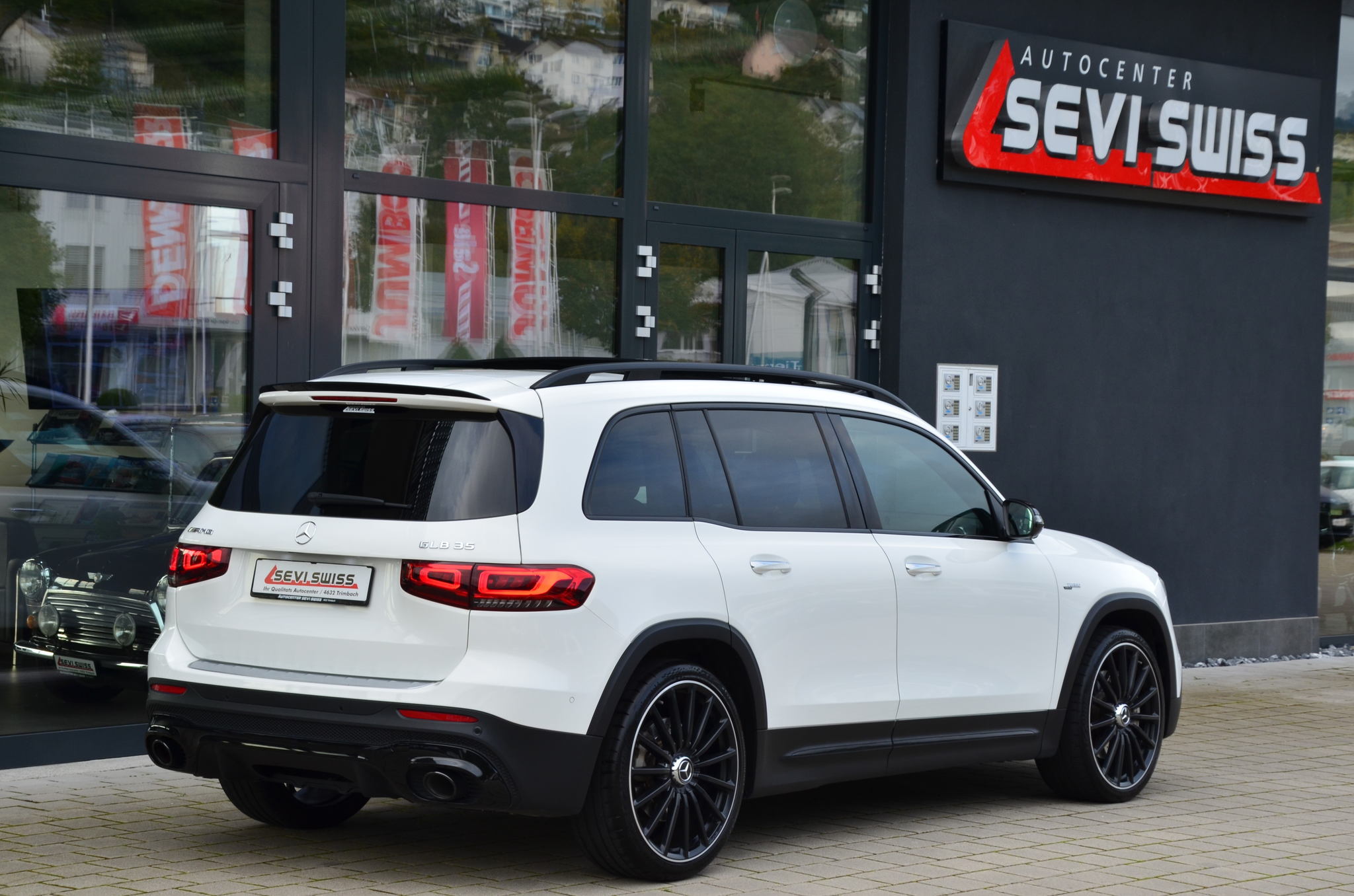 listing desktop thumbnail image 3