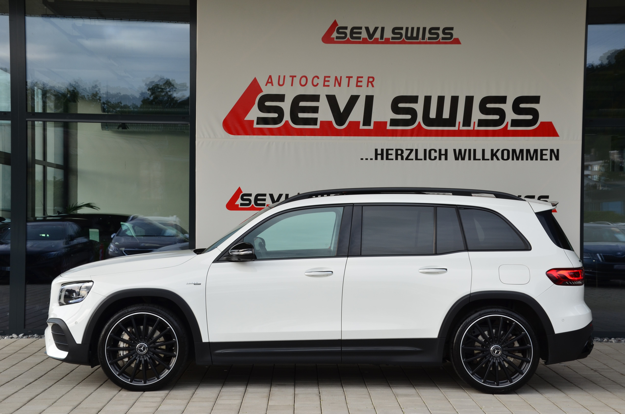 listing desktop thumbnail image 5