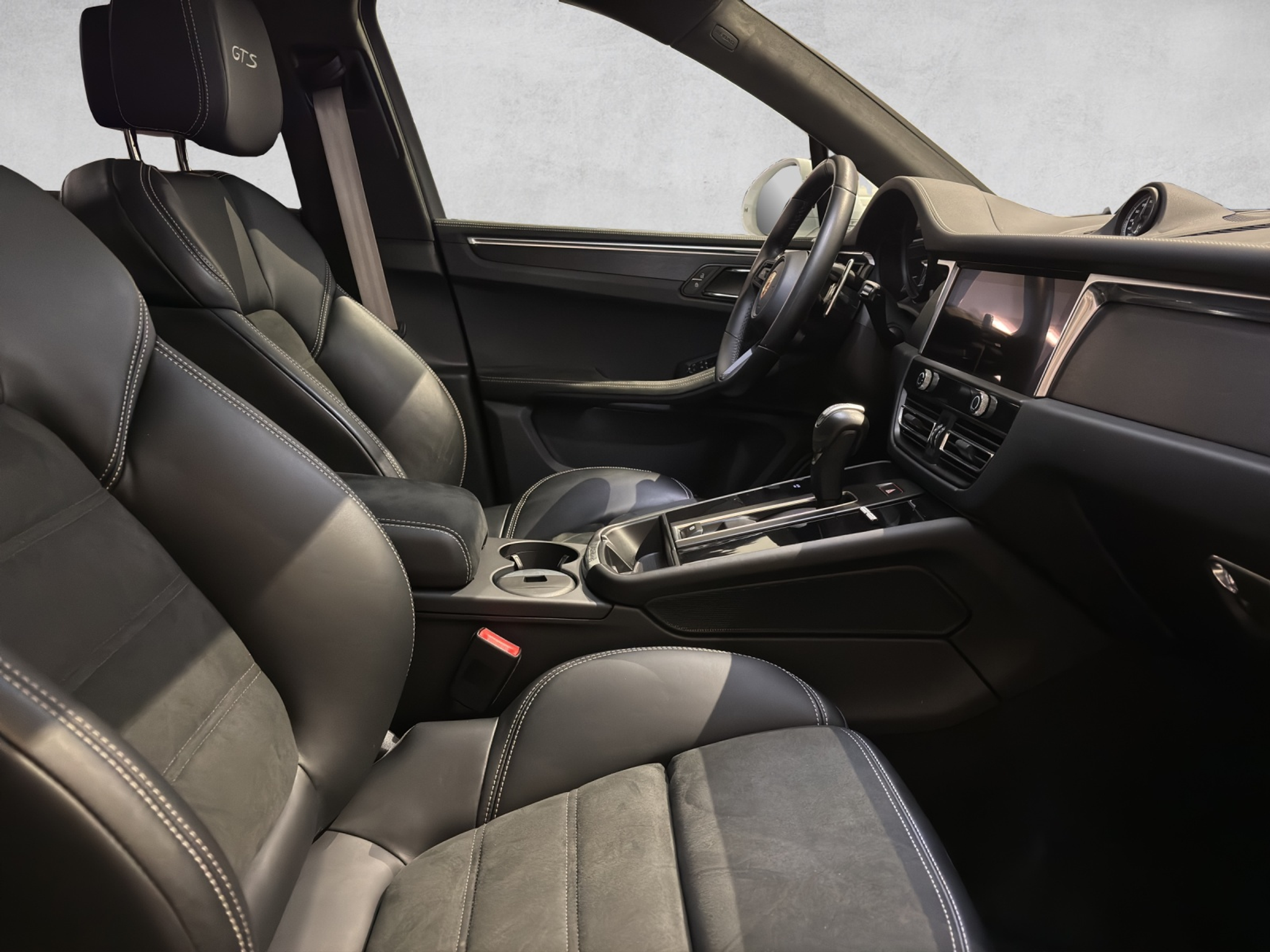 listing desktop thumbnail image 7