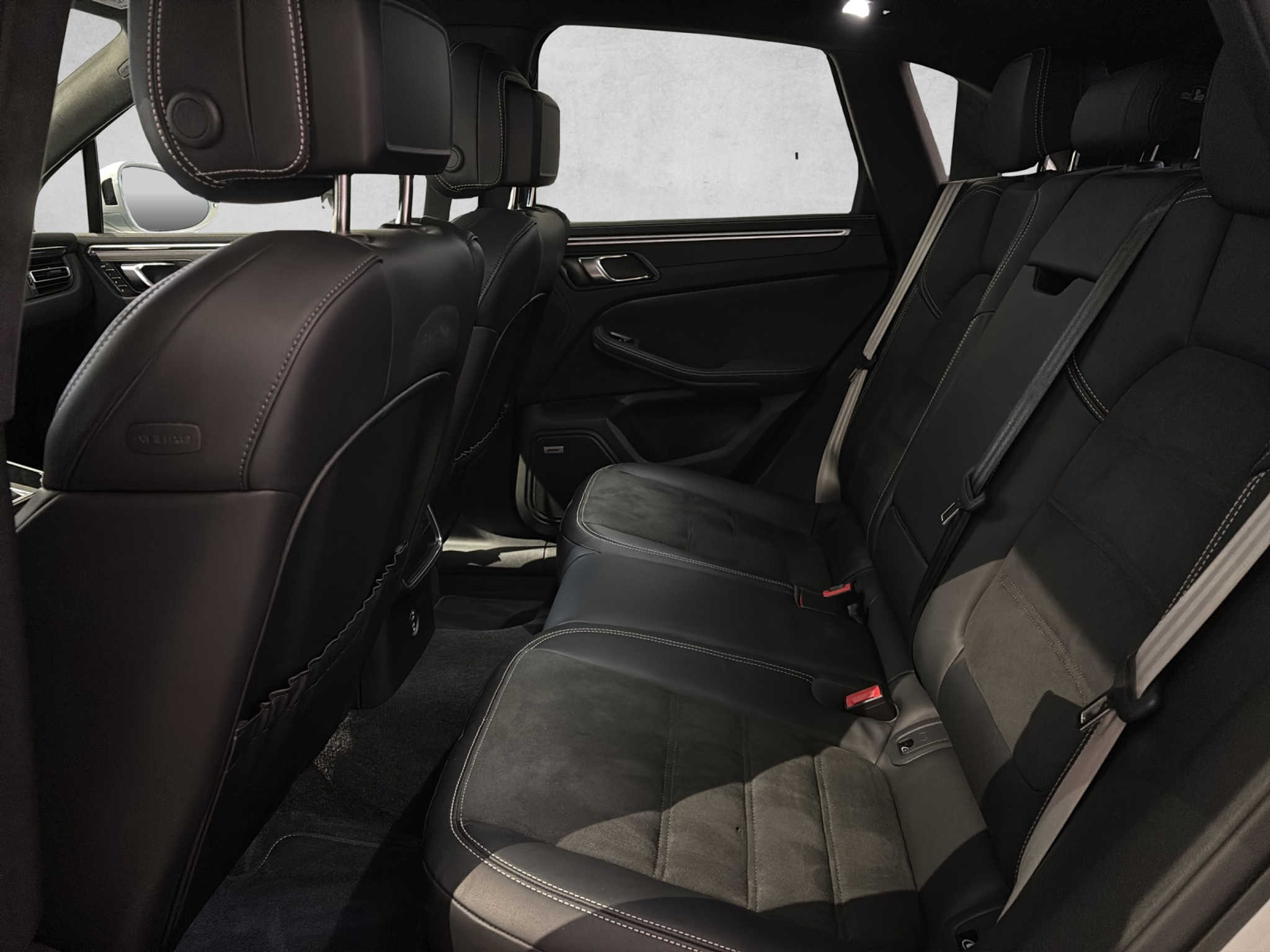 listing desktop thumbnail image 9