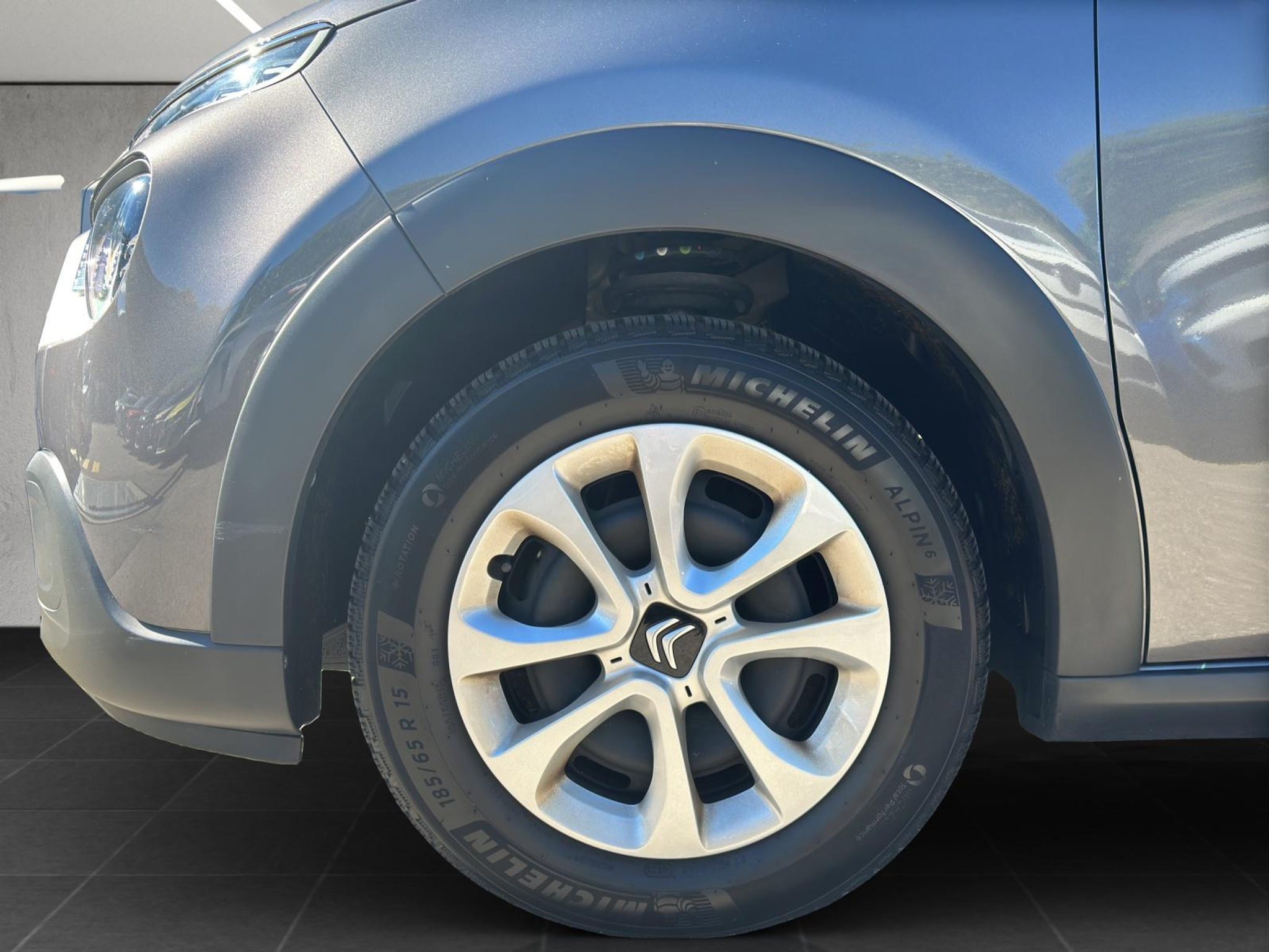 listing desktop thumbnail image 15