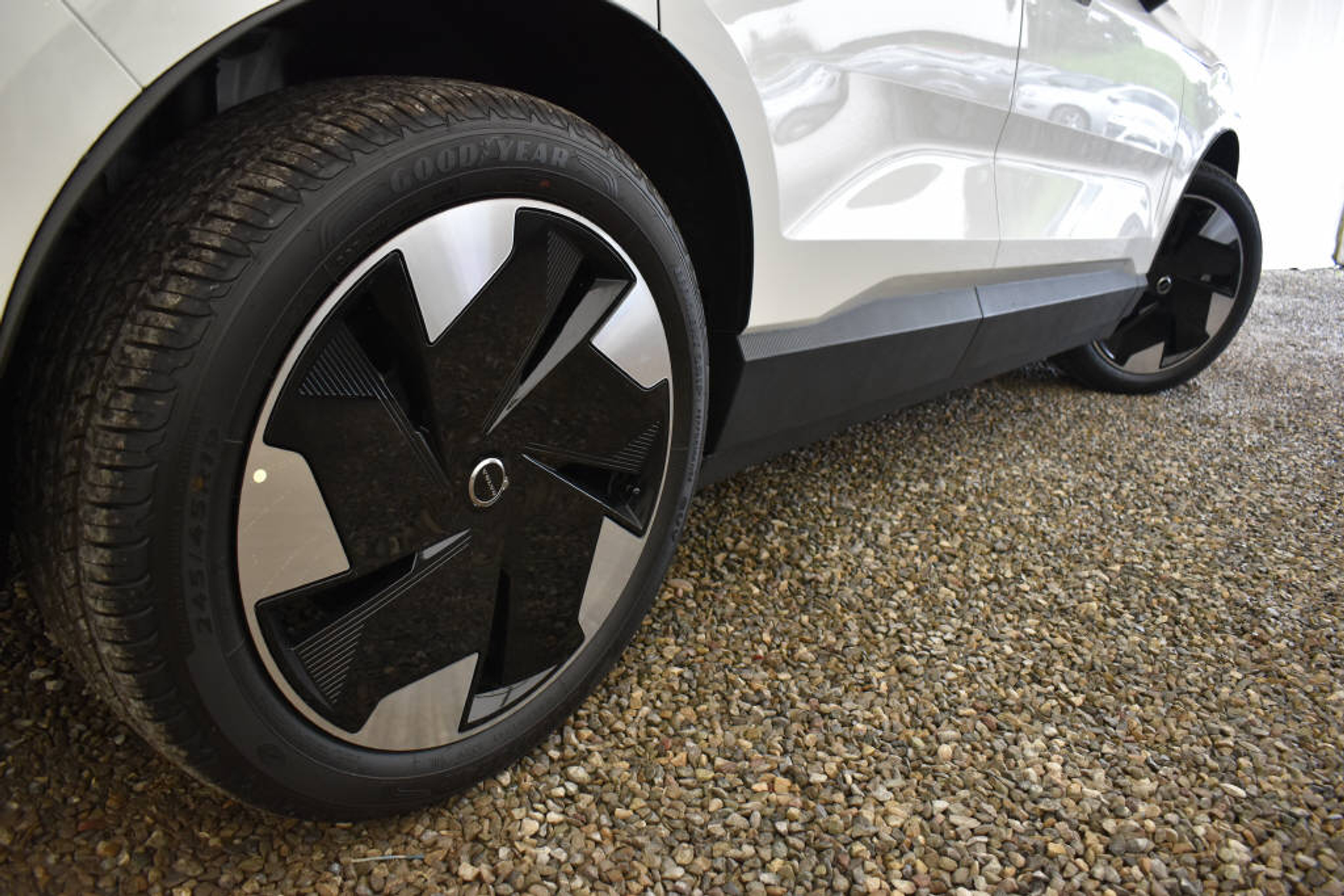 listing desktop thumbnail image 4