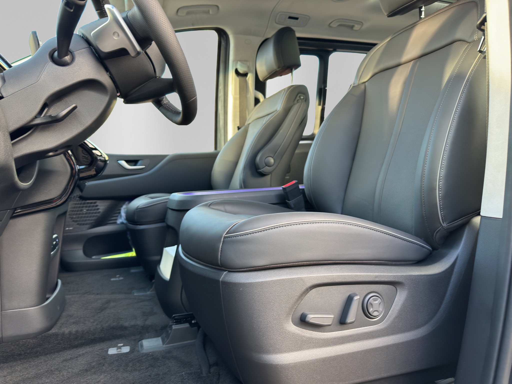 listing desktop thumbnail image 11