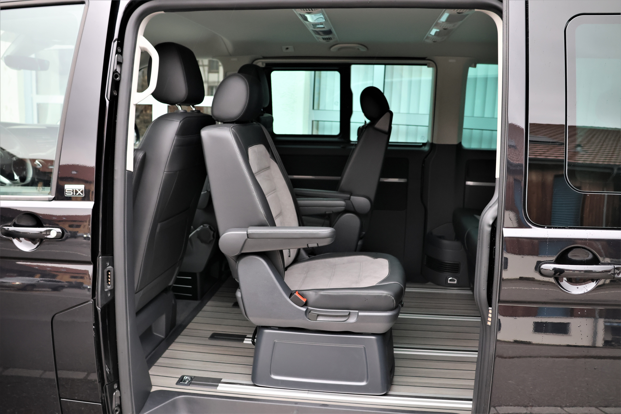 listing desktop thumbnail image 12