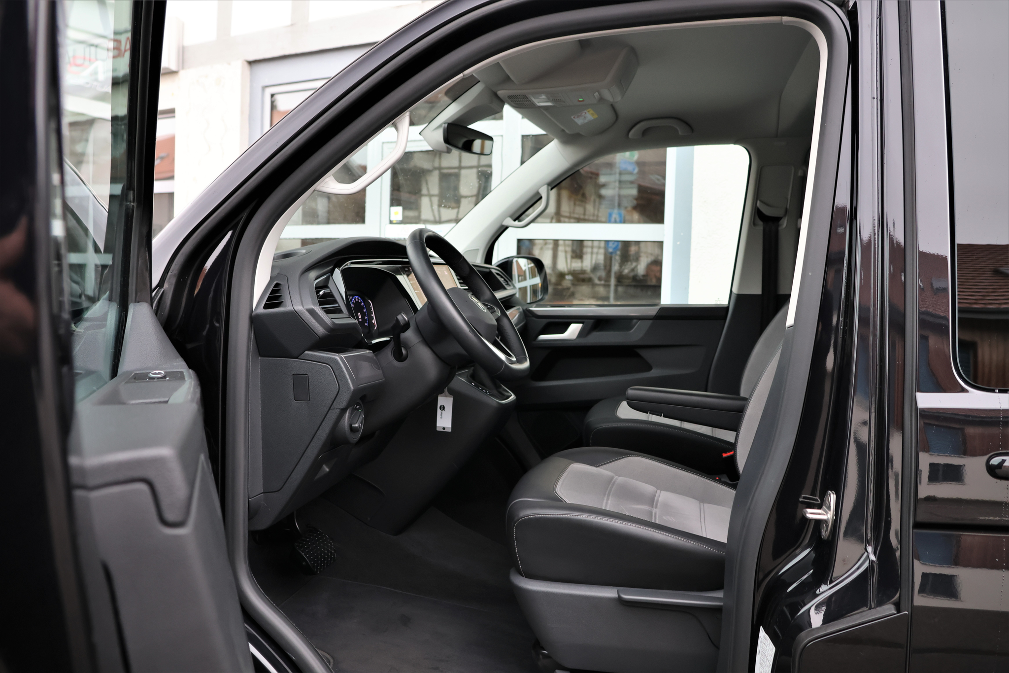 listing desktop thumbnail image 7