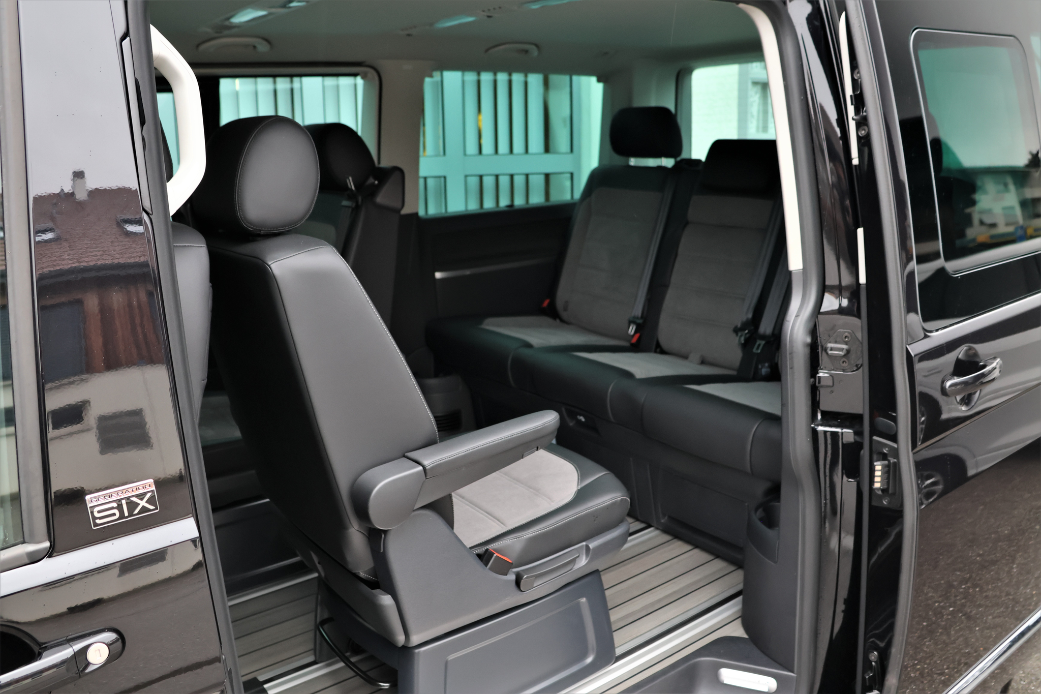 listing desktop thumbnail image 11