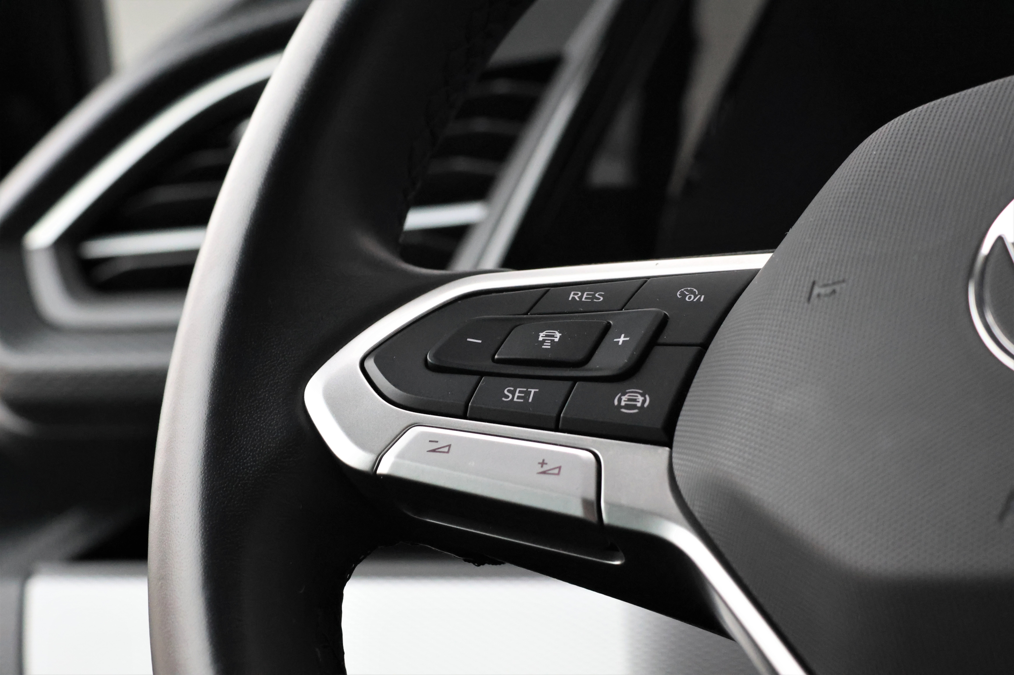 listing desktop thumbnail image 18