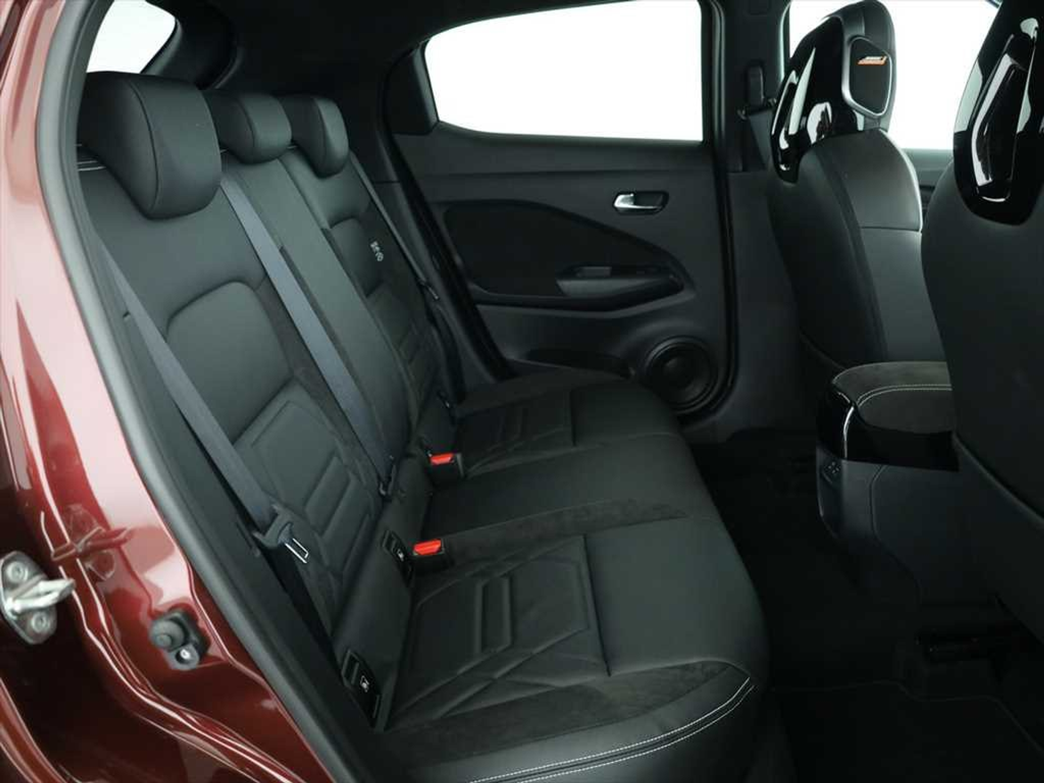 listing desktop thumbnail image 9