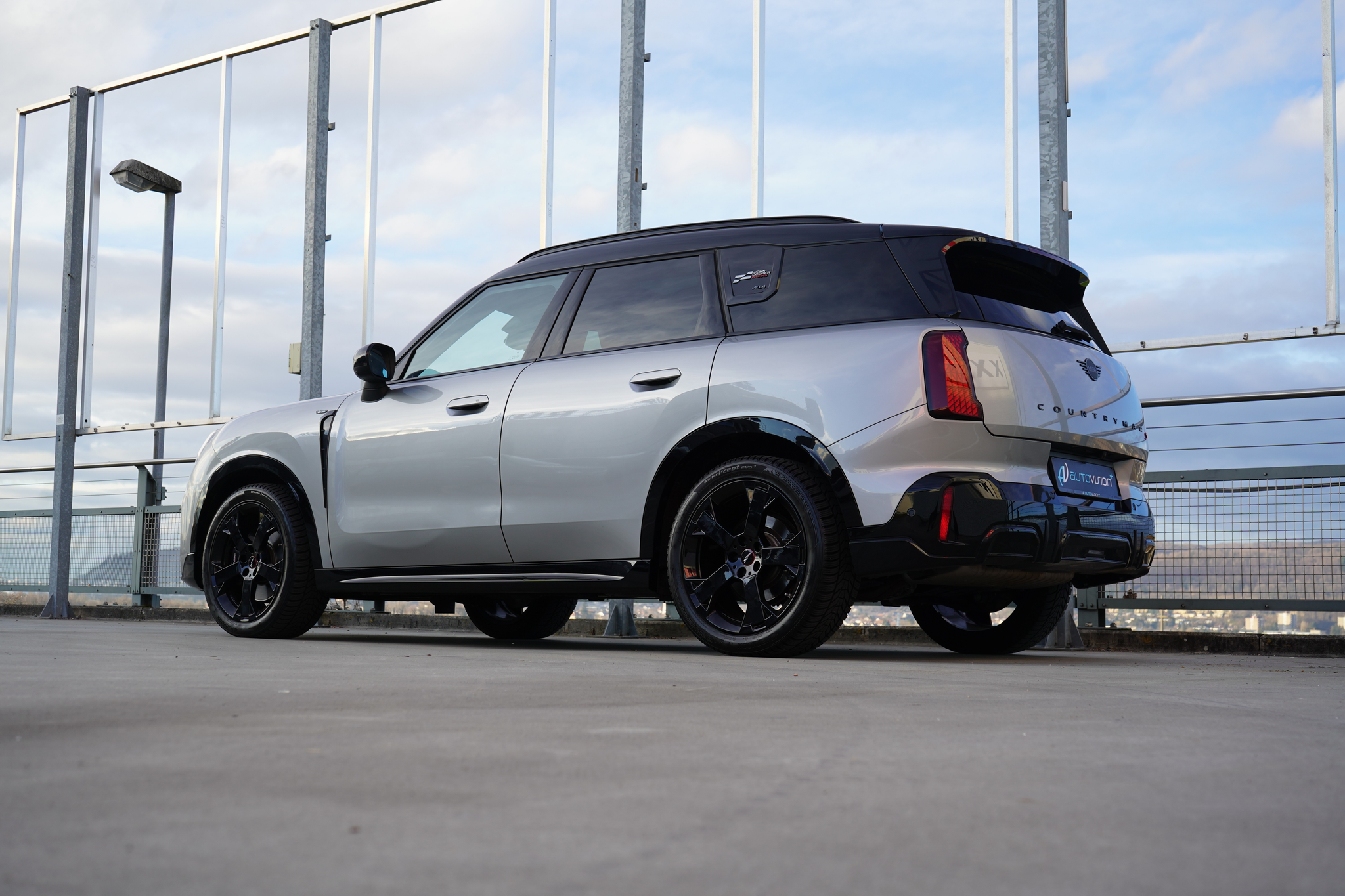 listing desktop thumbnail image 12