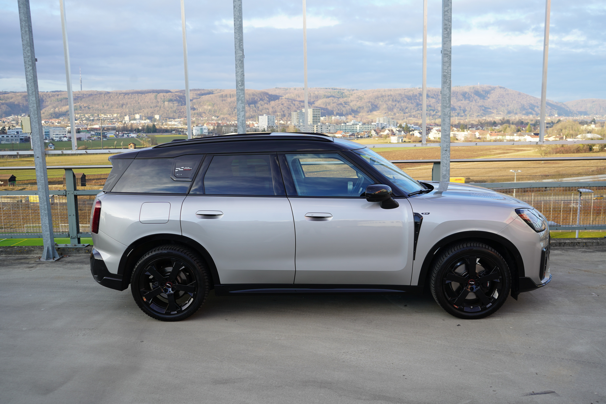 listing desktop thumbnail image 4