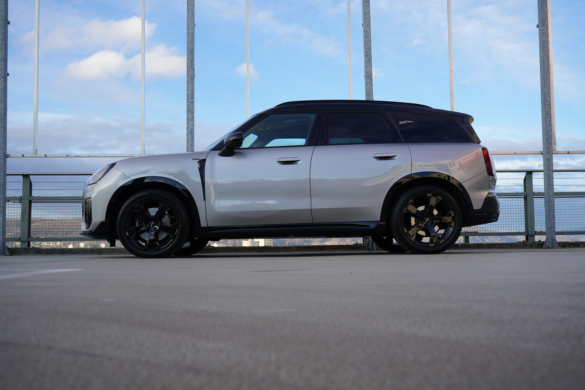 listing desktop thumbnail image 1