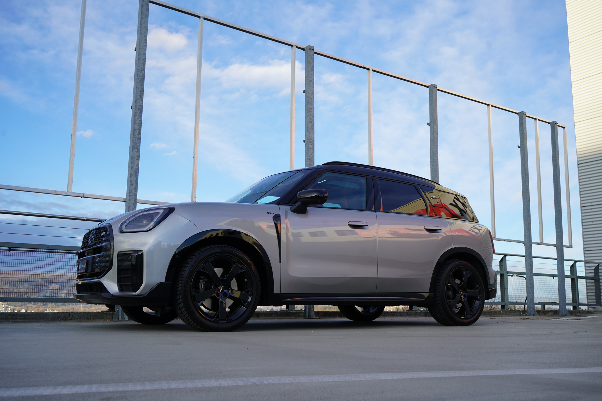 listing desktop thumbnail image 11