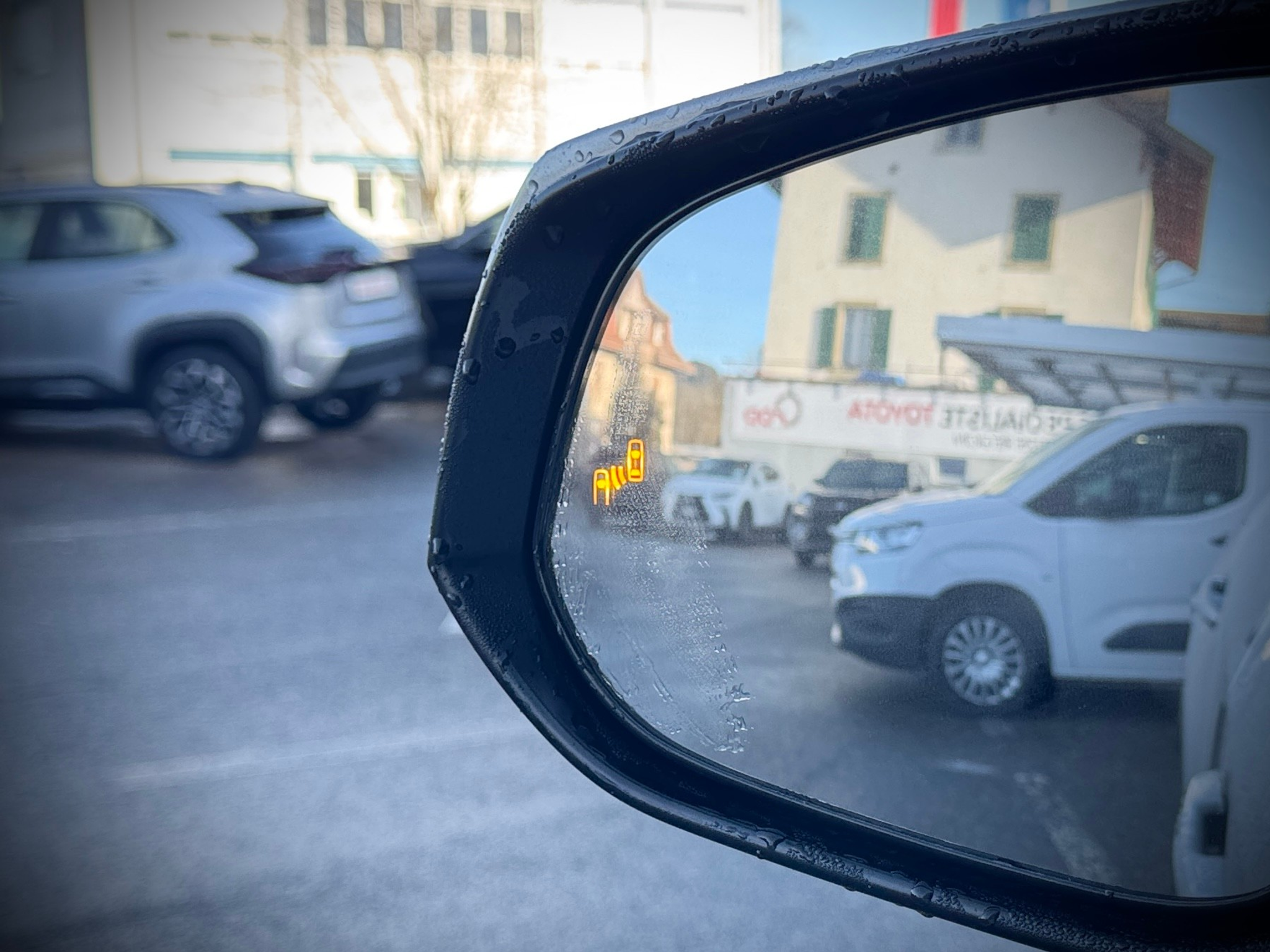 listing desktop thumbnail image 4