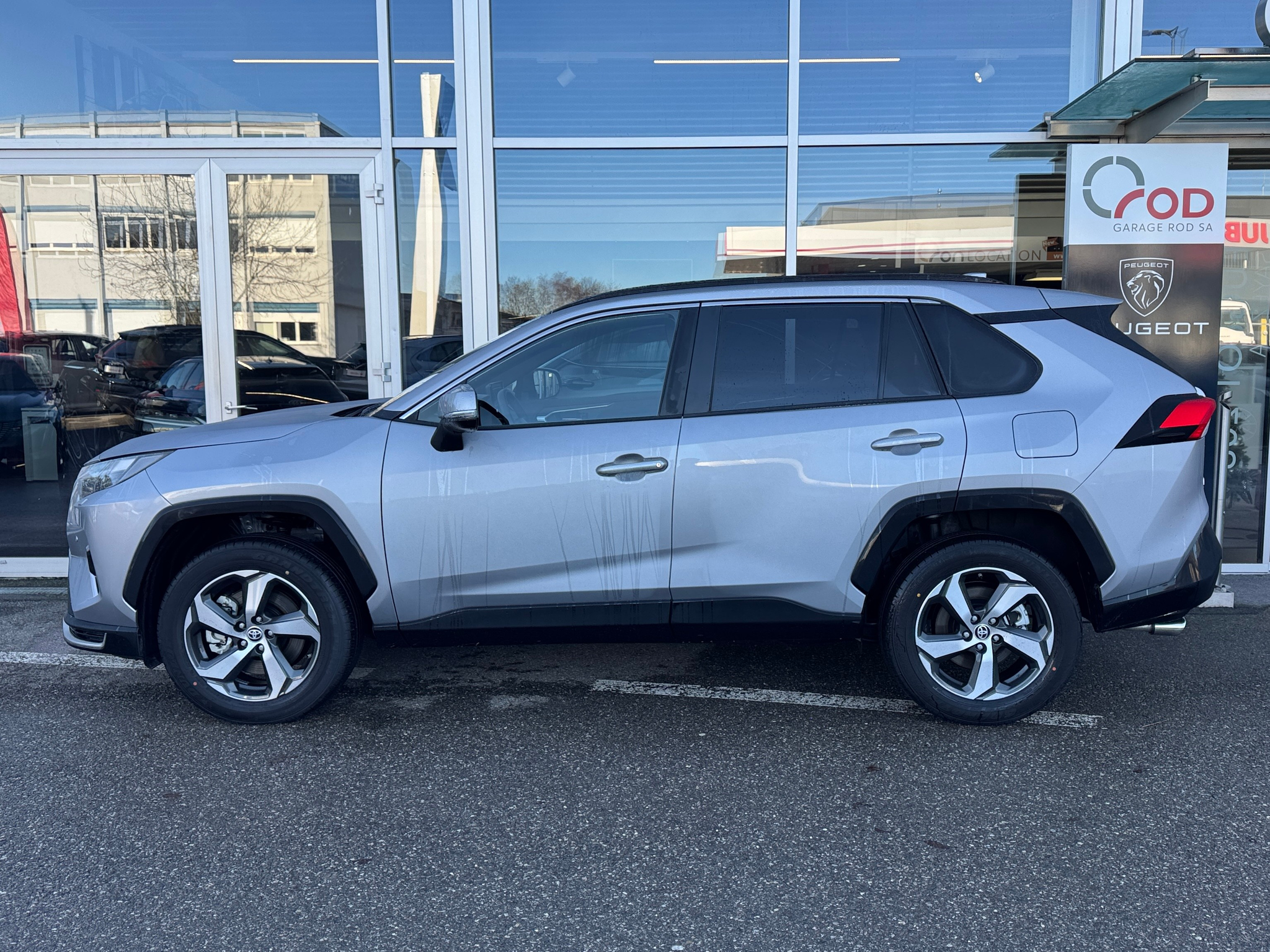 listing desktop thumbnail image 3