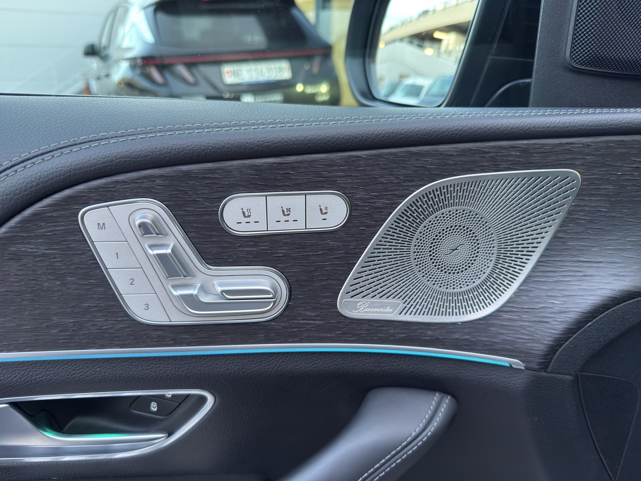 listing desktop thumbnail image 9