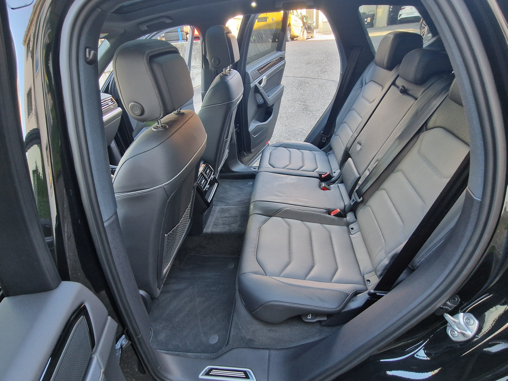 listing desktop thumbnail image 11