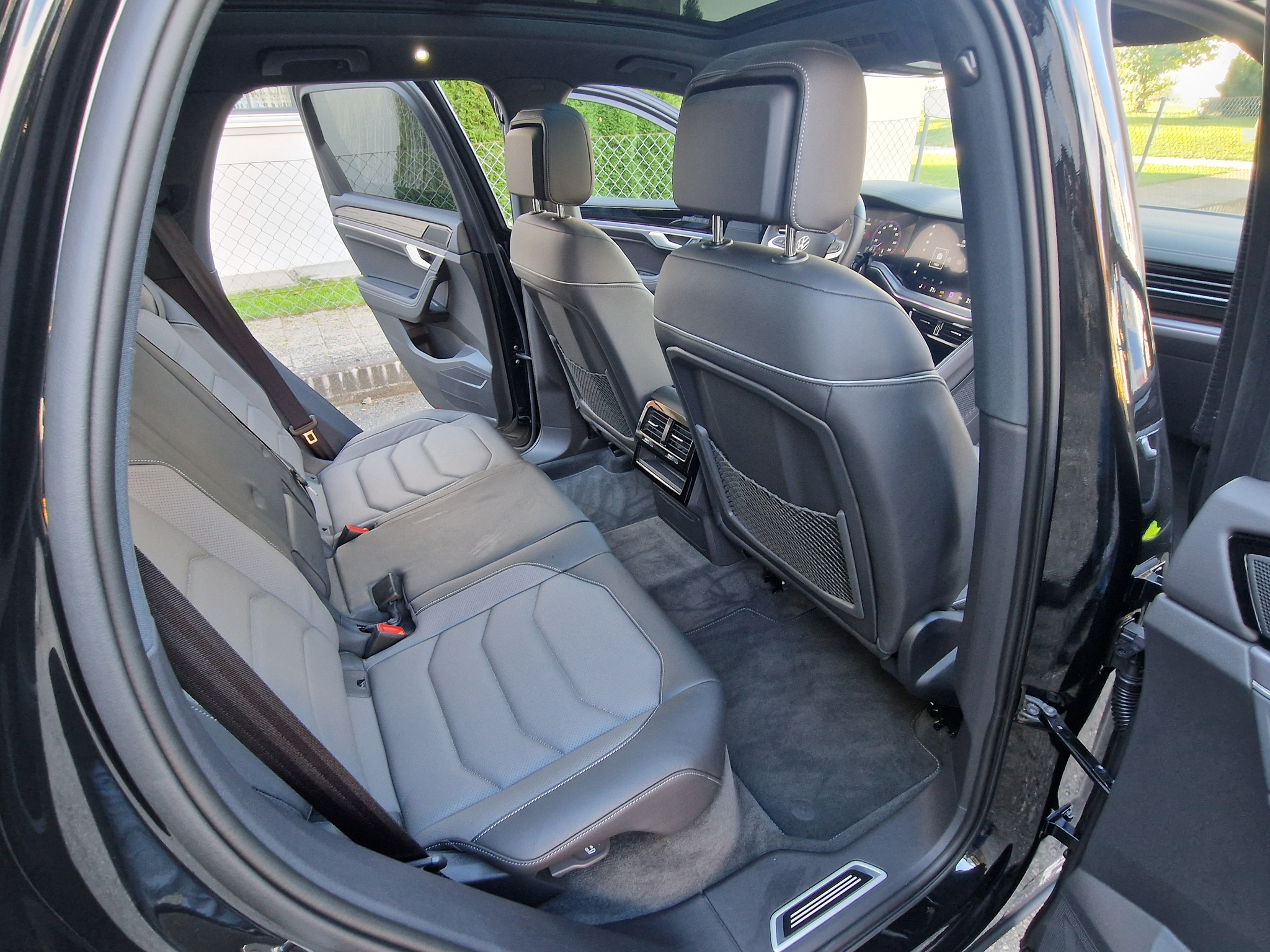 listing desktop thumbnail image 12