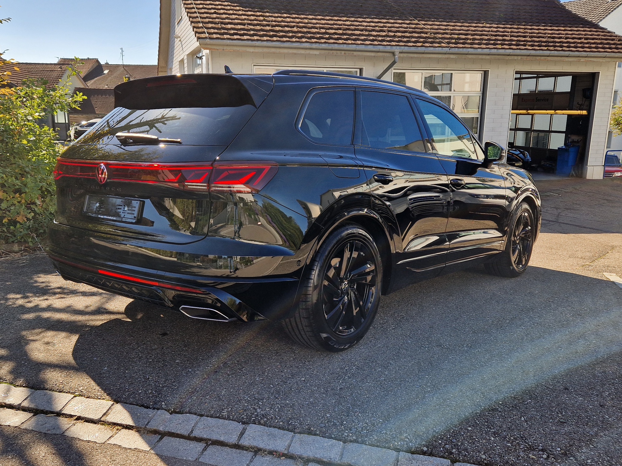 listing desktop thumbnail image 2