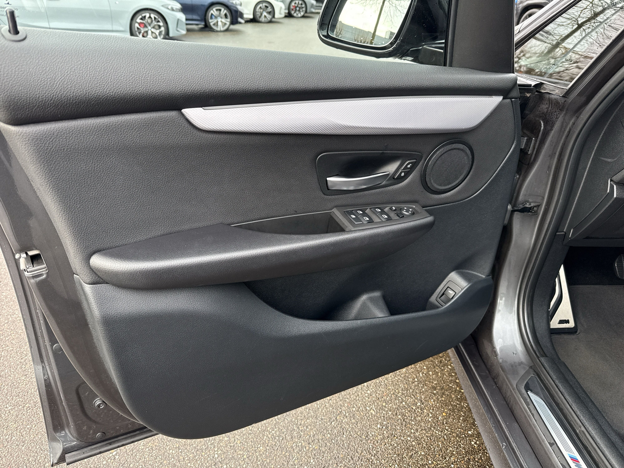 listing desktop thumbnail image 16