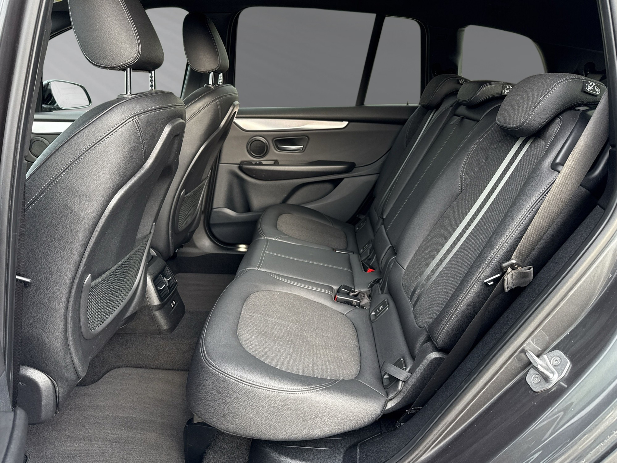 listing desktop thumbnail image 6