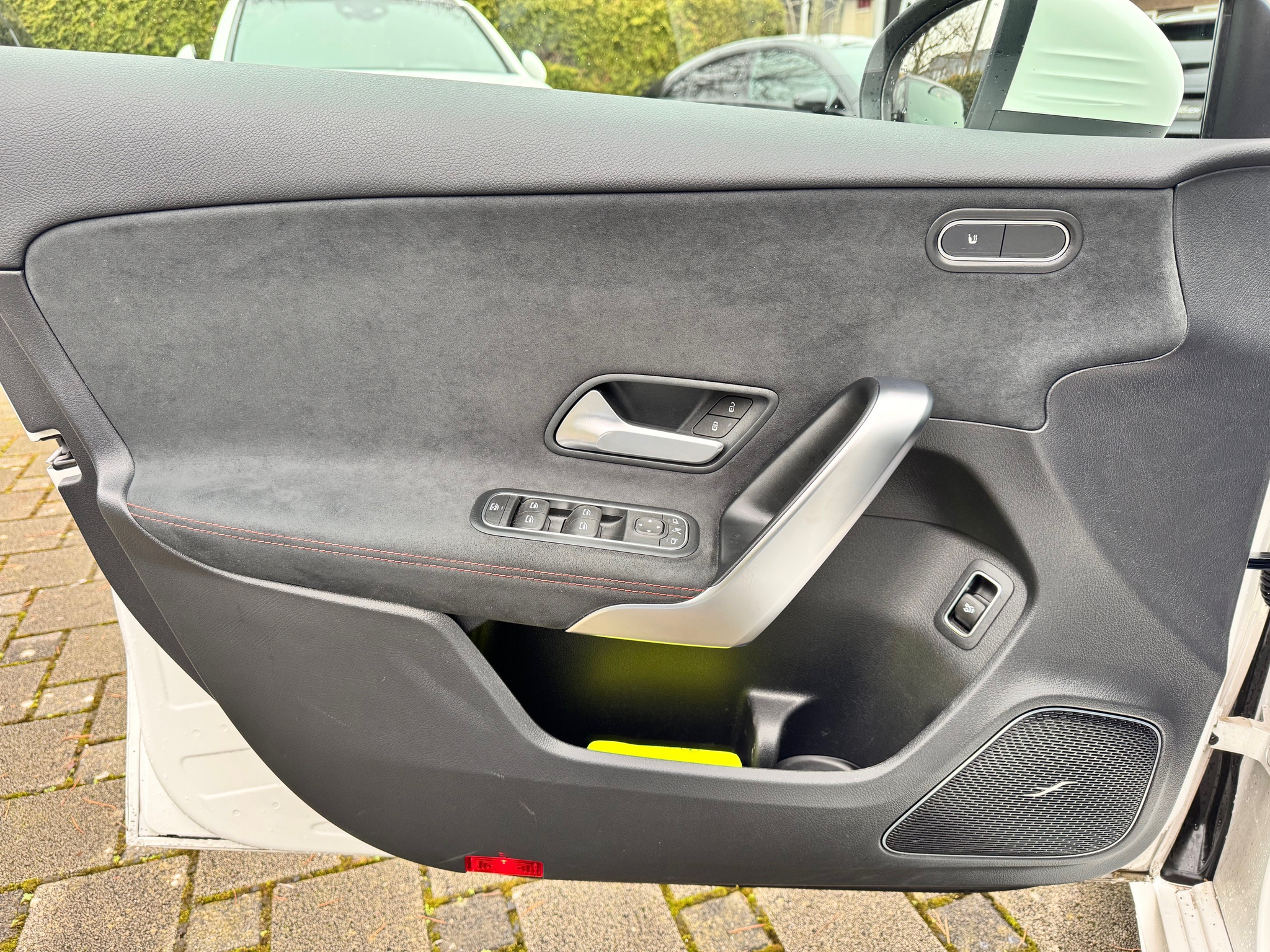 listing desktop thumbnail image 10