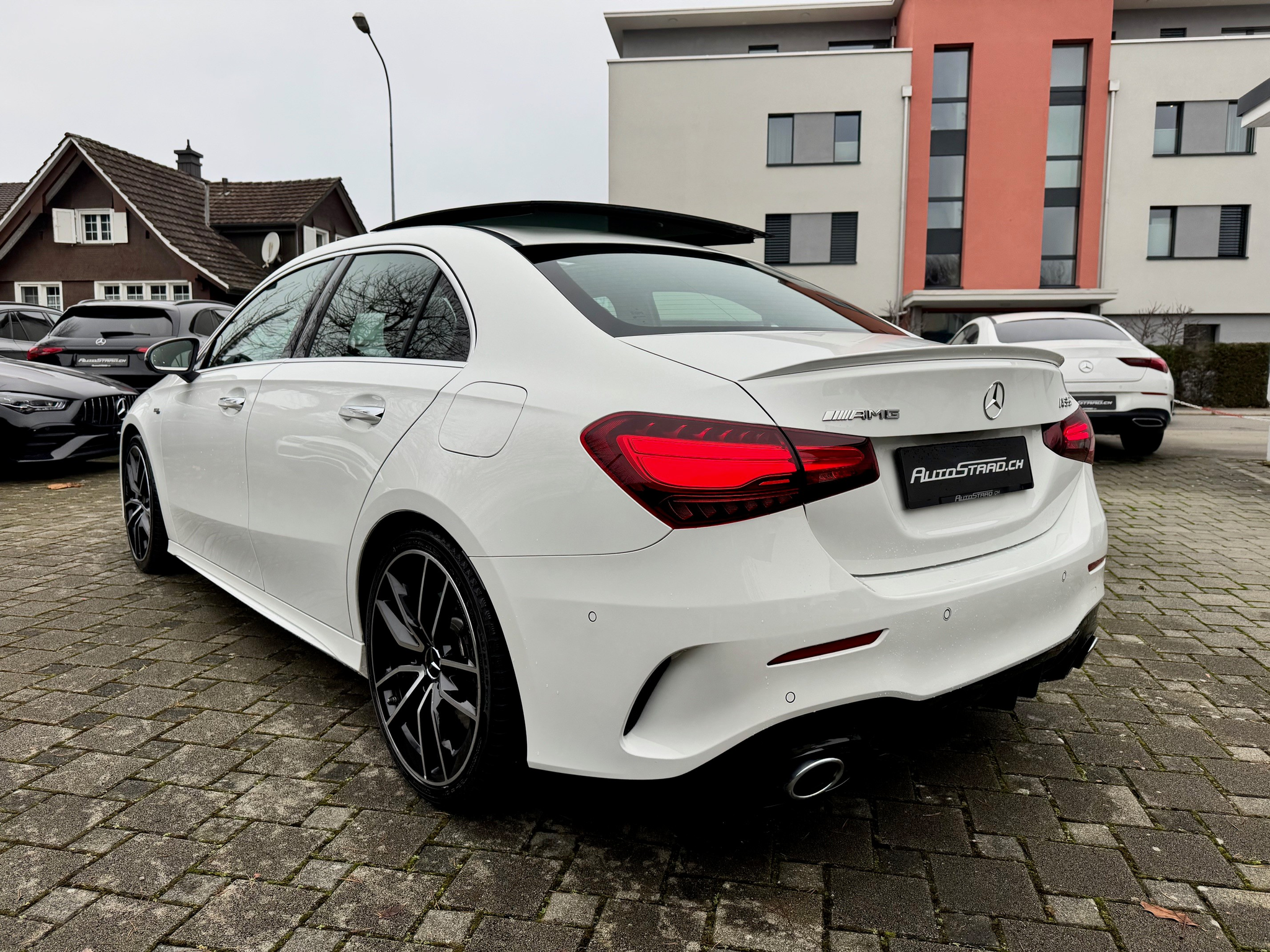 listing desktop thumbnail image 5