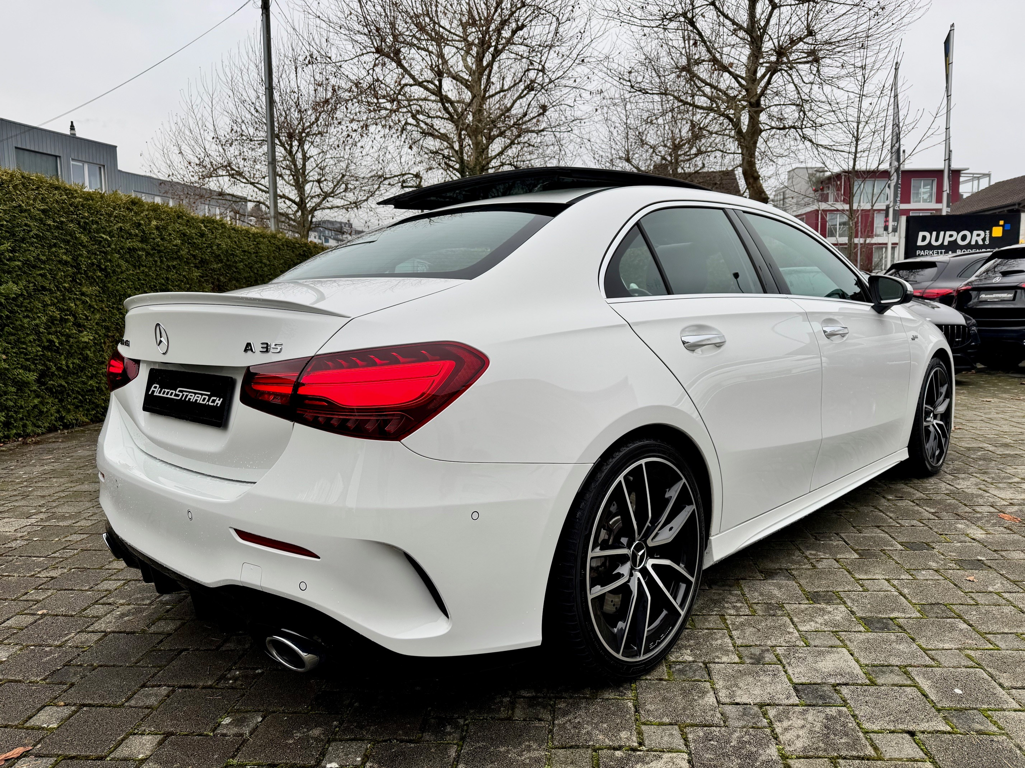 listing desktop thumbnail image 3