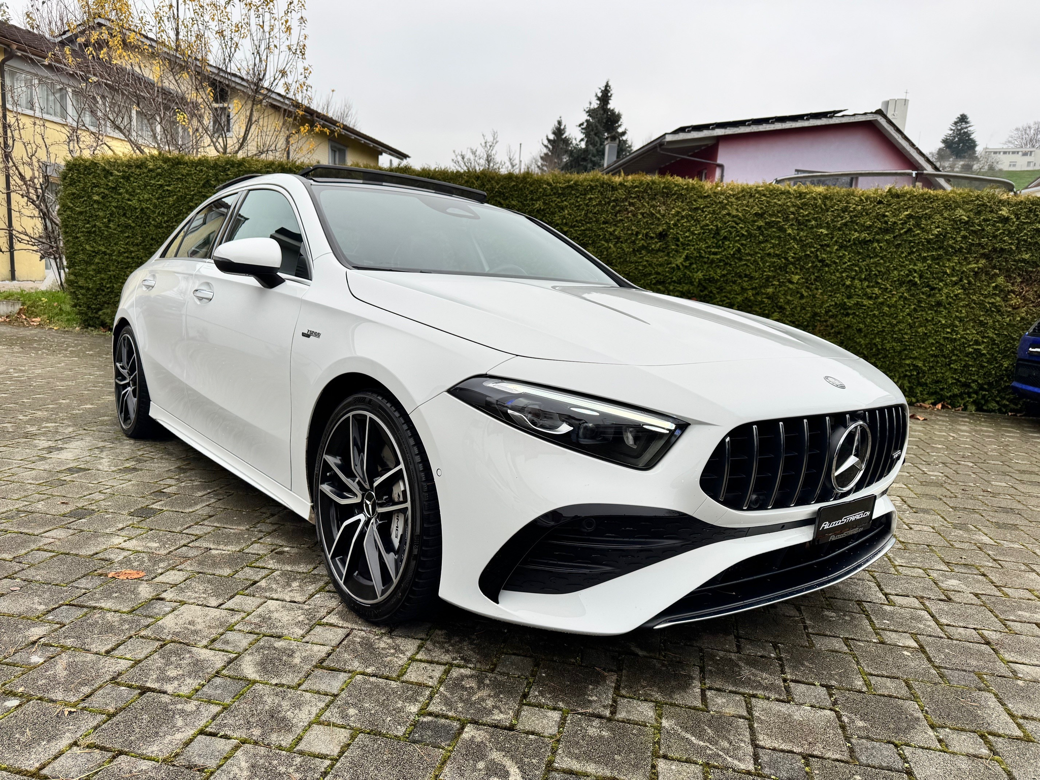 listing desktop thumbnail image 2