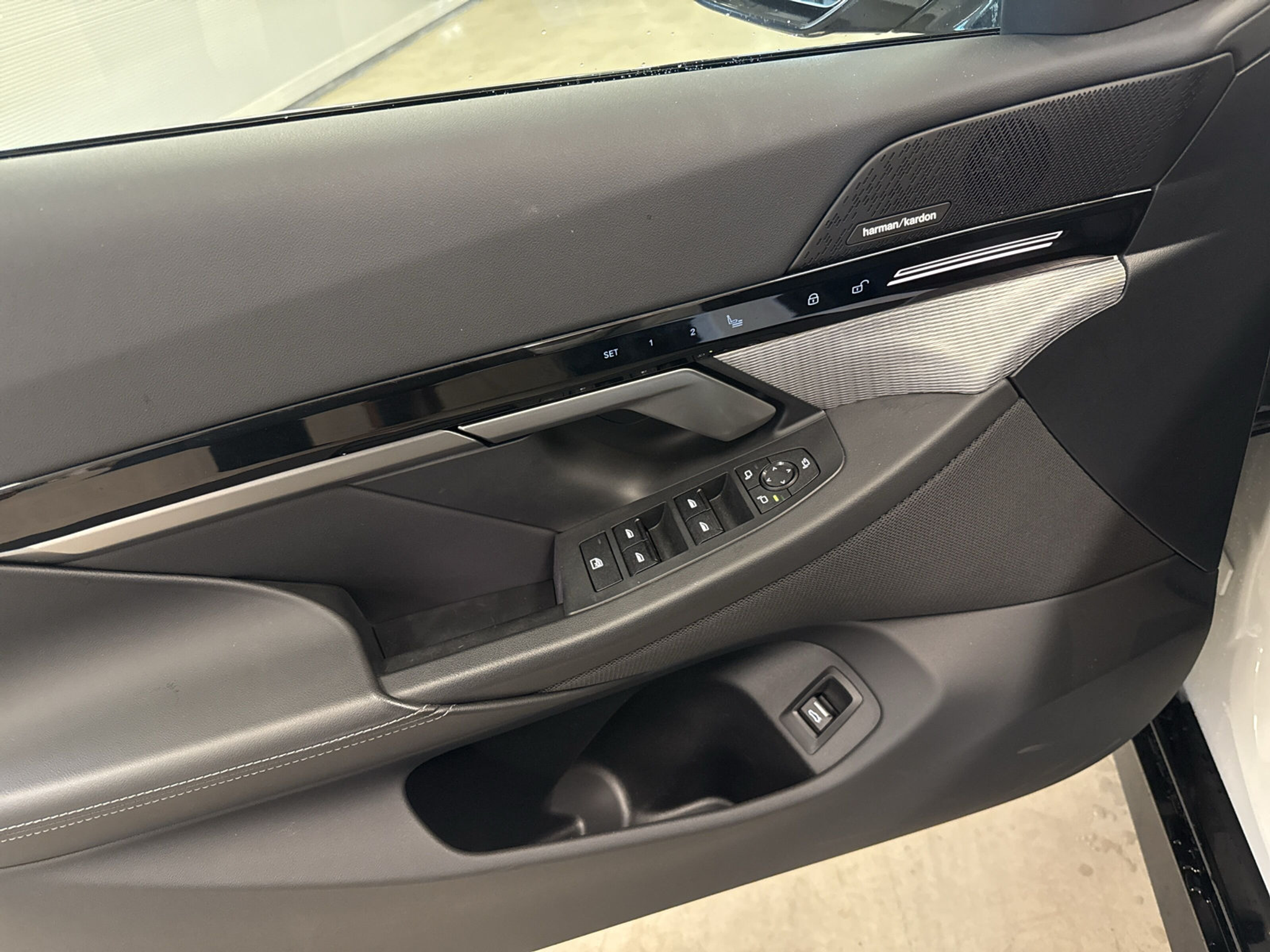 listing desktop thumbnail image 16