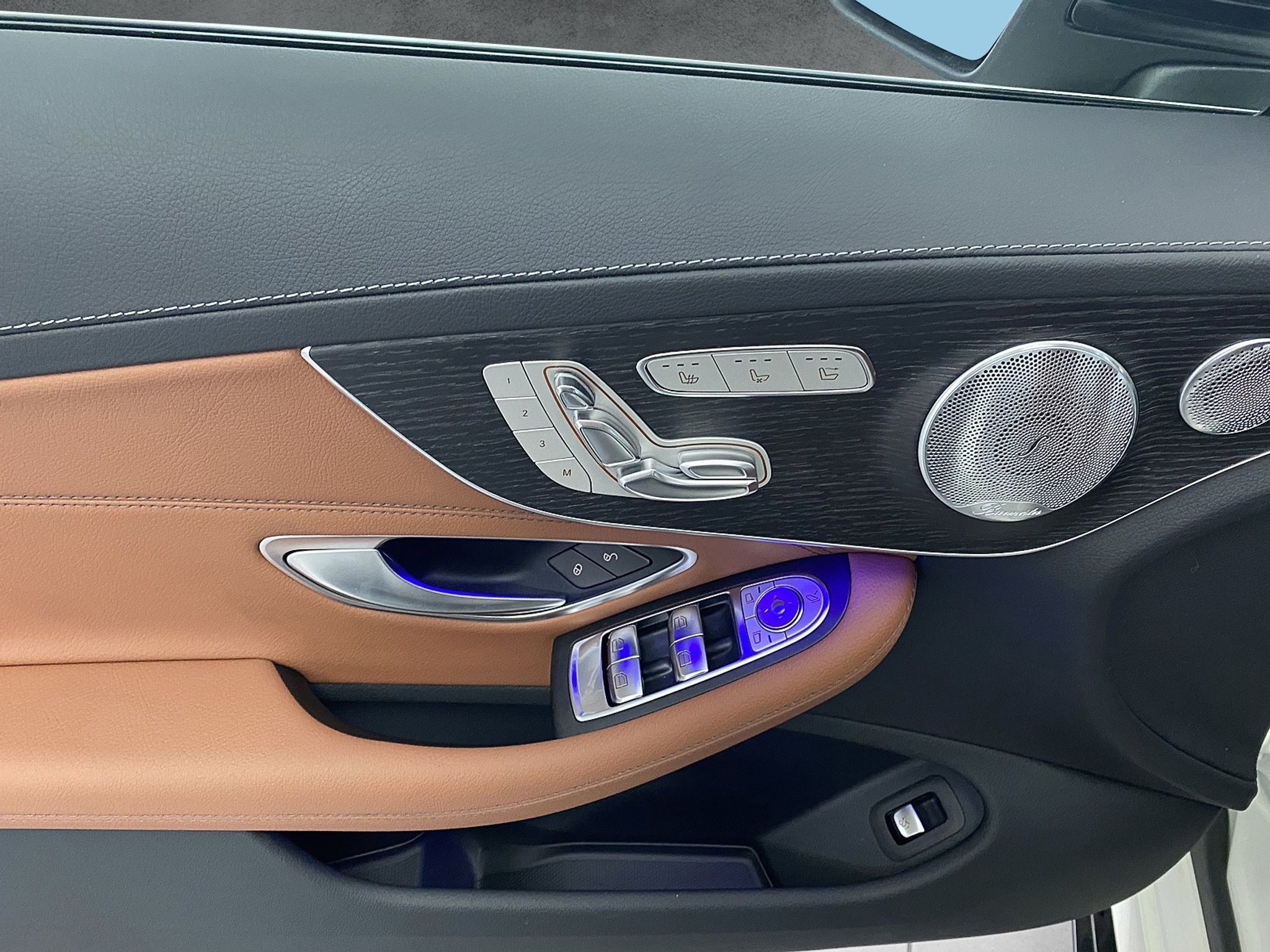 listing desktop thumbnail image 12