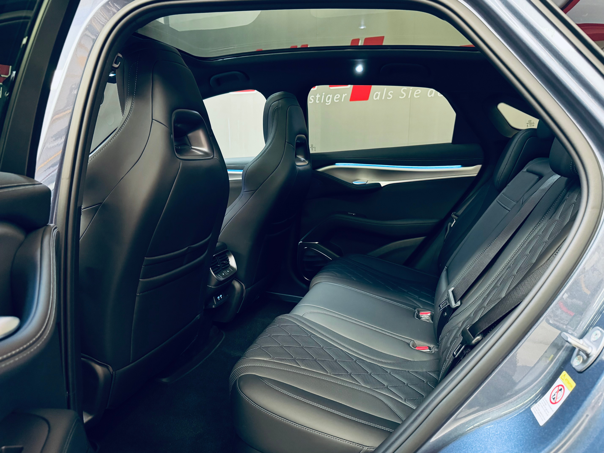 listing desktop thumbnail image 11