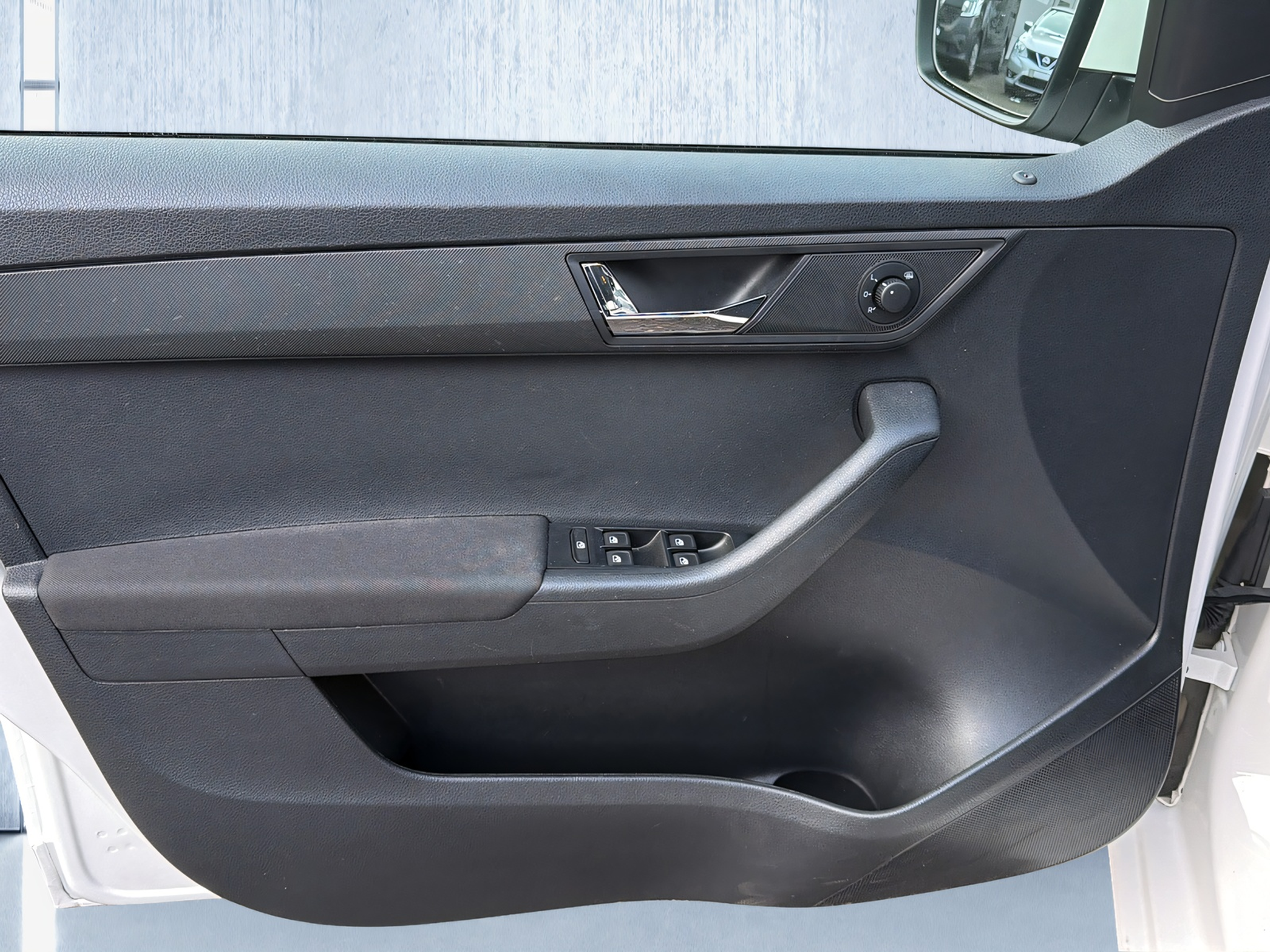 listing desktop thumbnail image 10