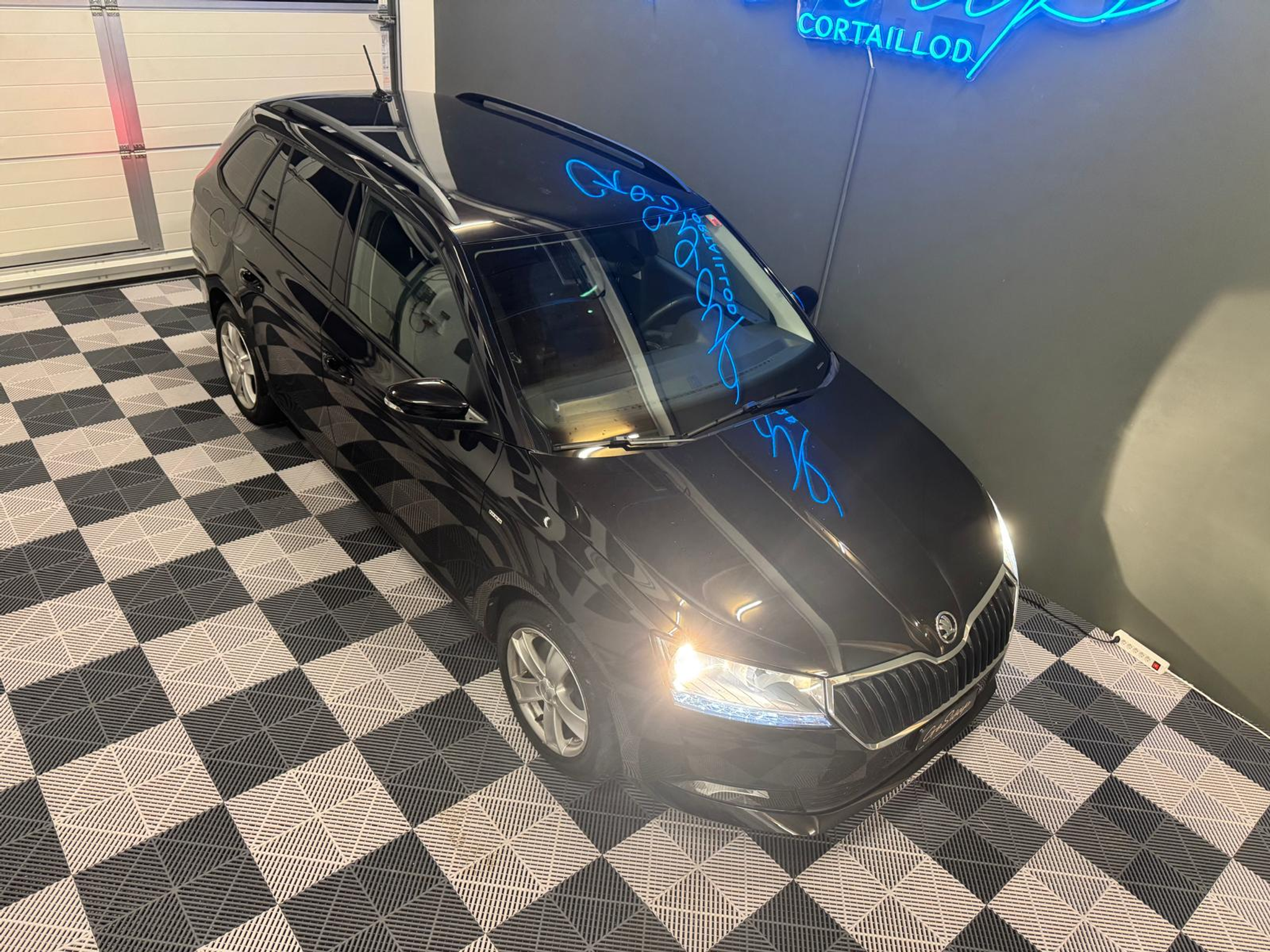 listing desktop thumbnail image 6