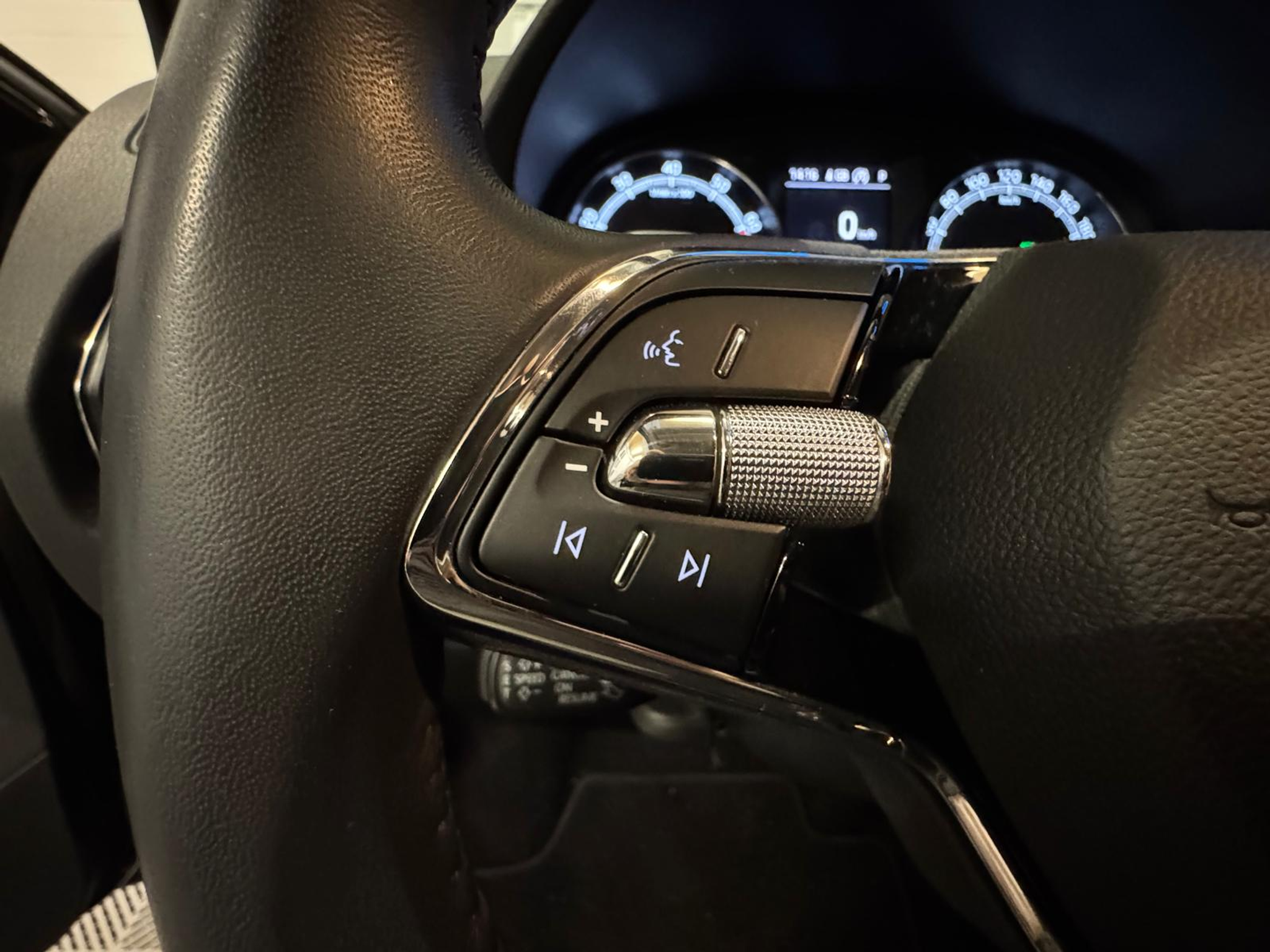 listing desktop thumbnail image 17