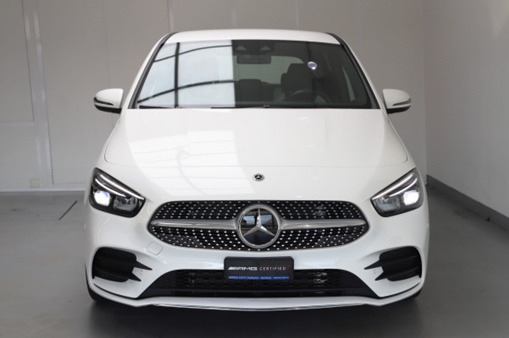 listing desktop thumbnail image 4